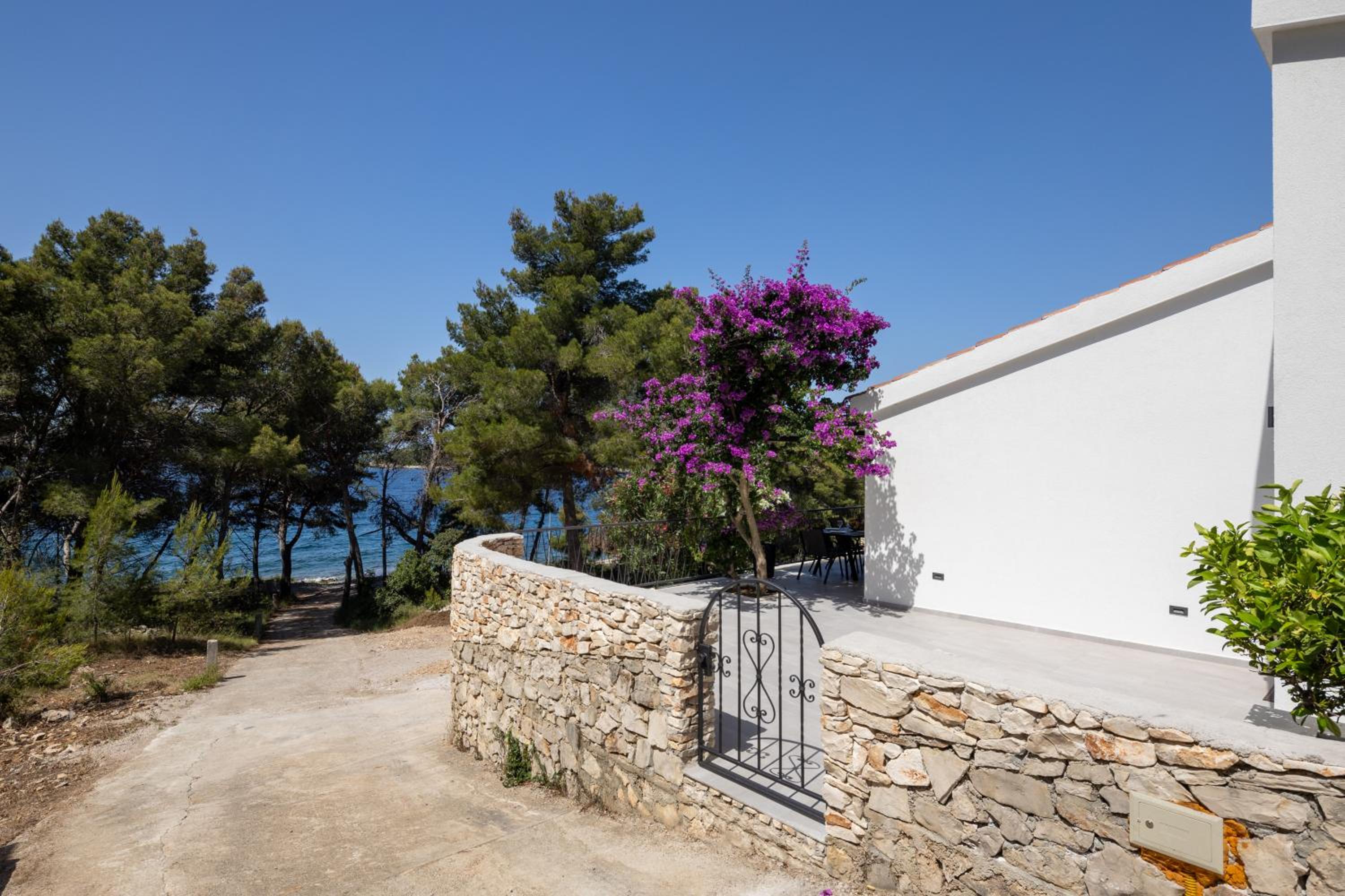 Villa Mala Smišna Poolside Paradise by the Sea view 4