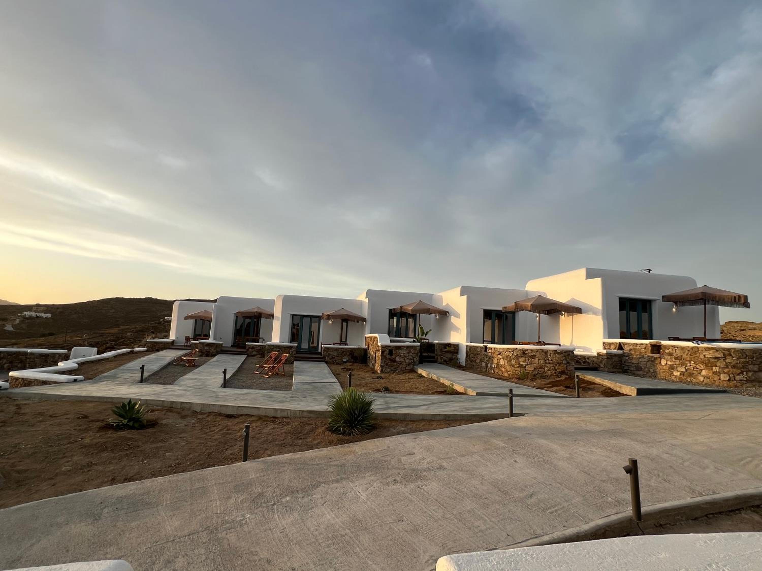 Thronos Suites