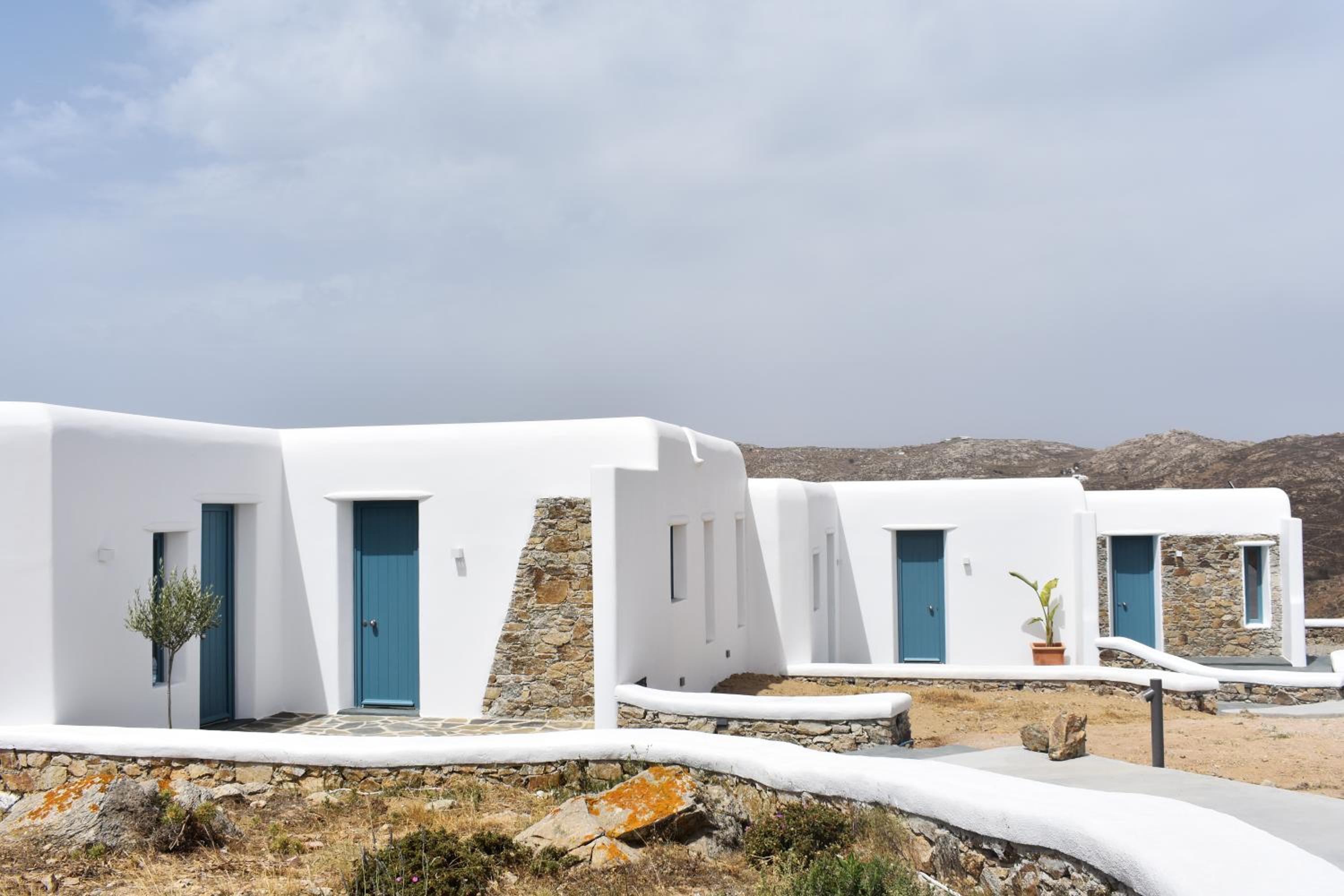 Thronos Suites