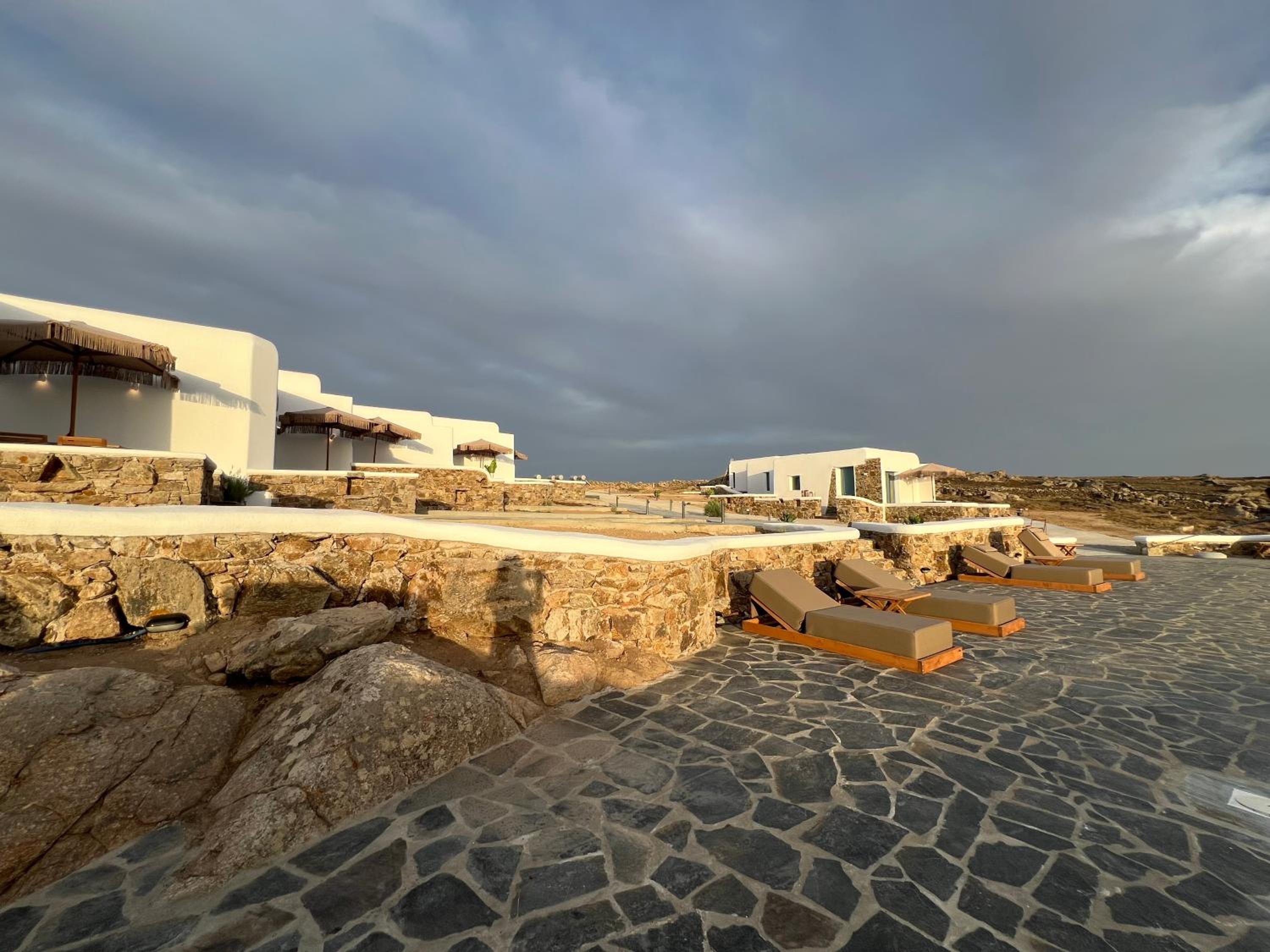 Thronos Suites