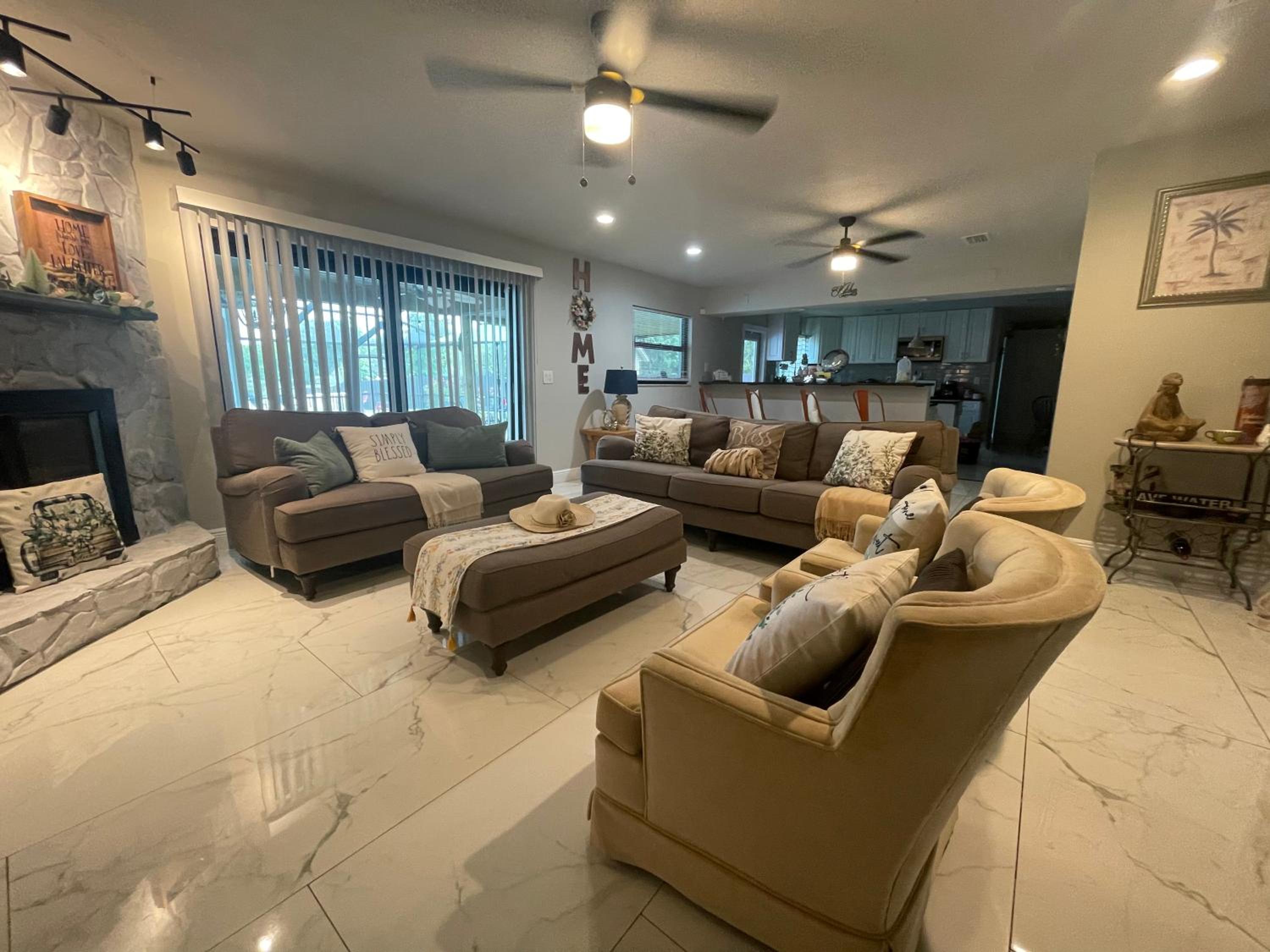 Tampa Vacations - Pura Vida Lake House - Property Image 8