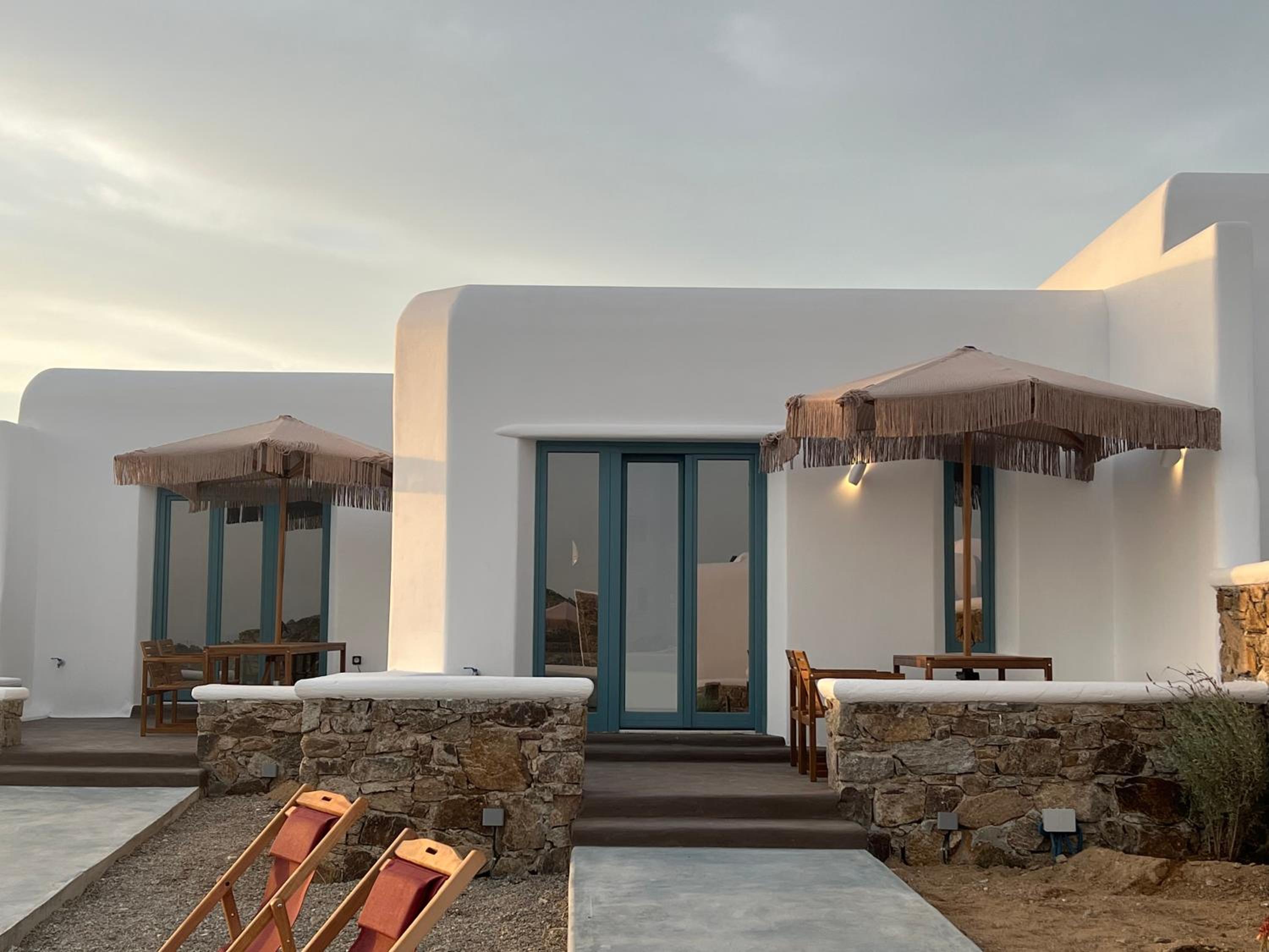 Thronos Suites