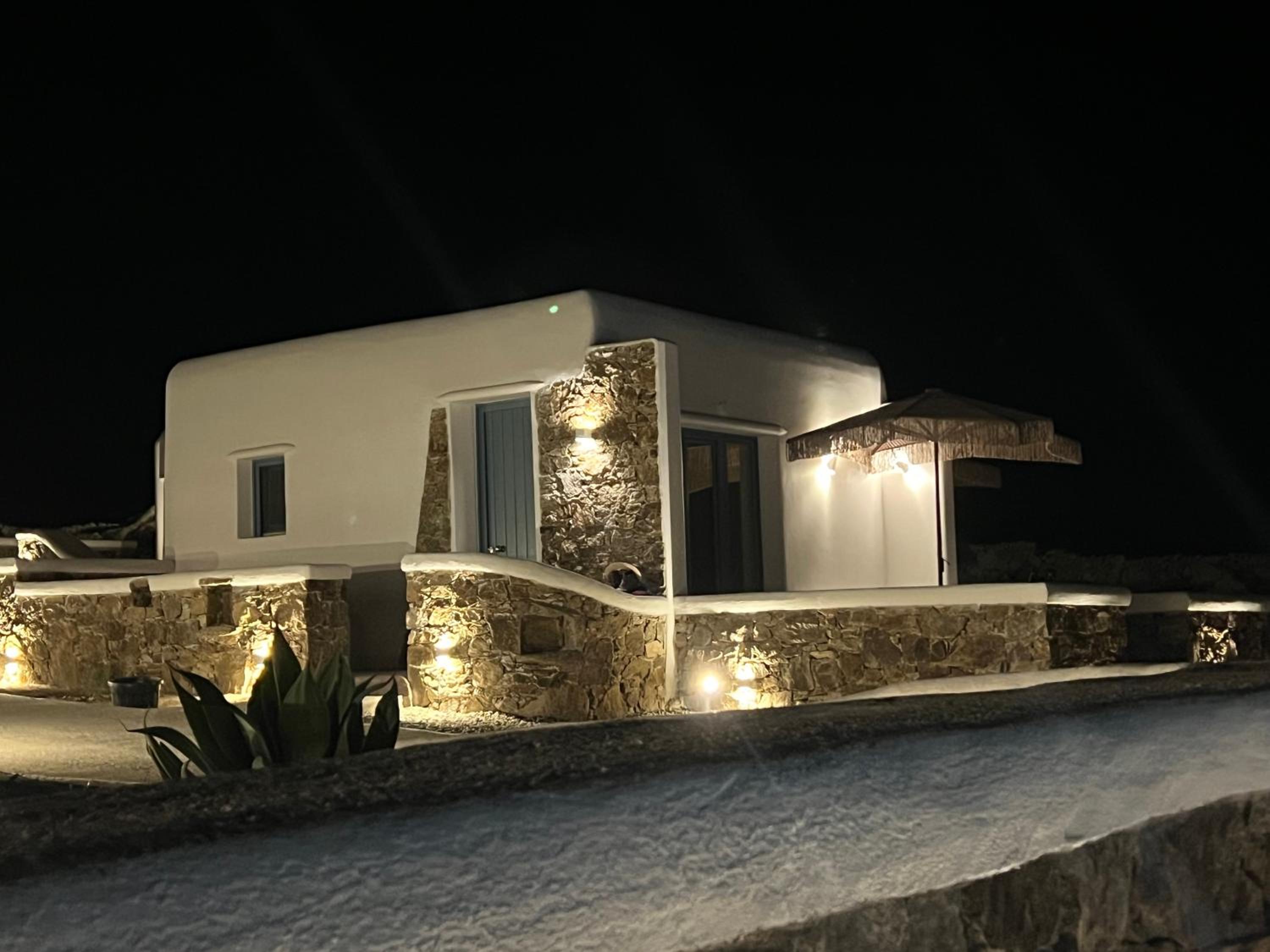Thronos Suites