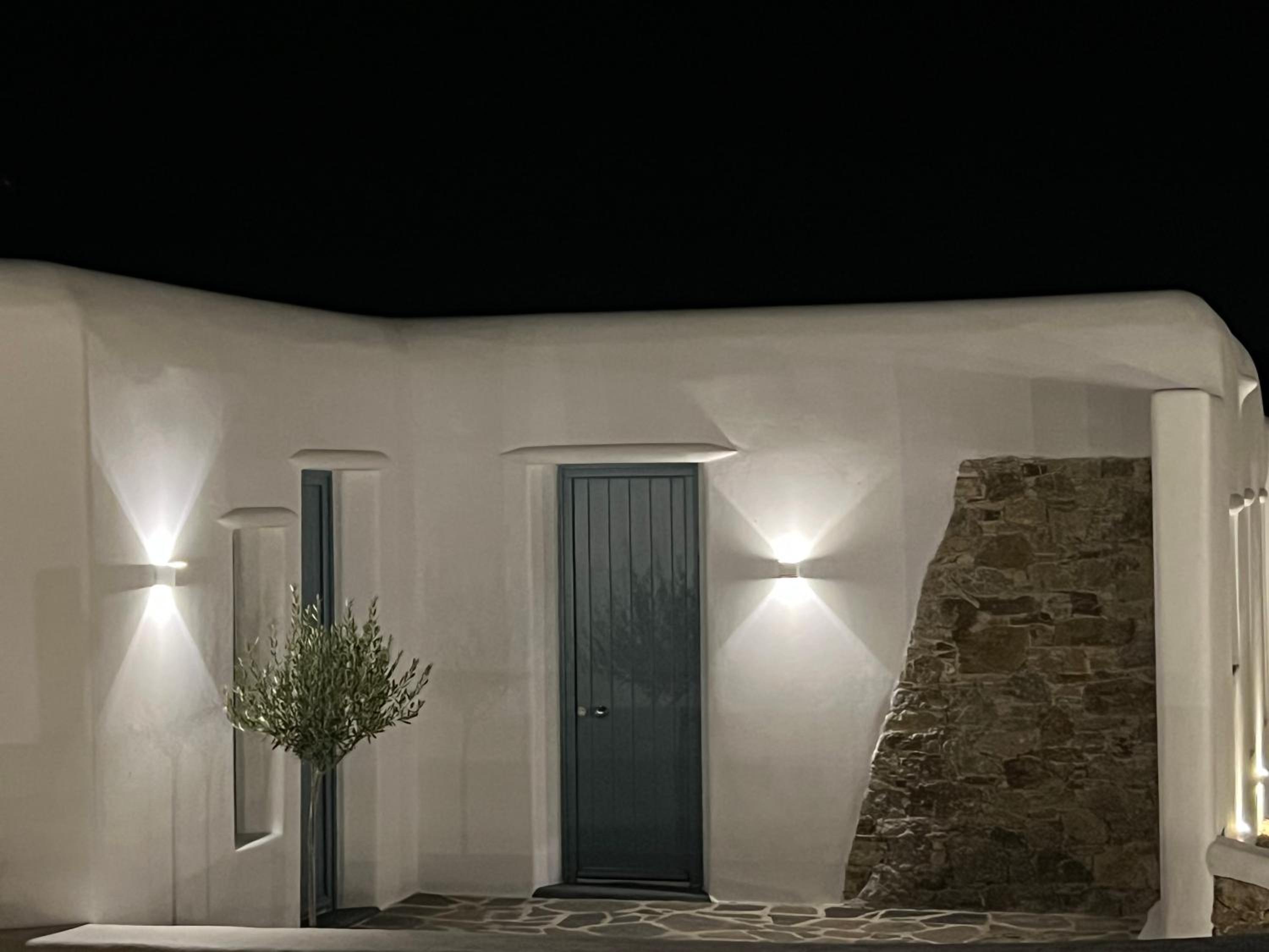 Thronos Suites