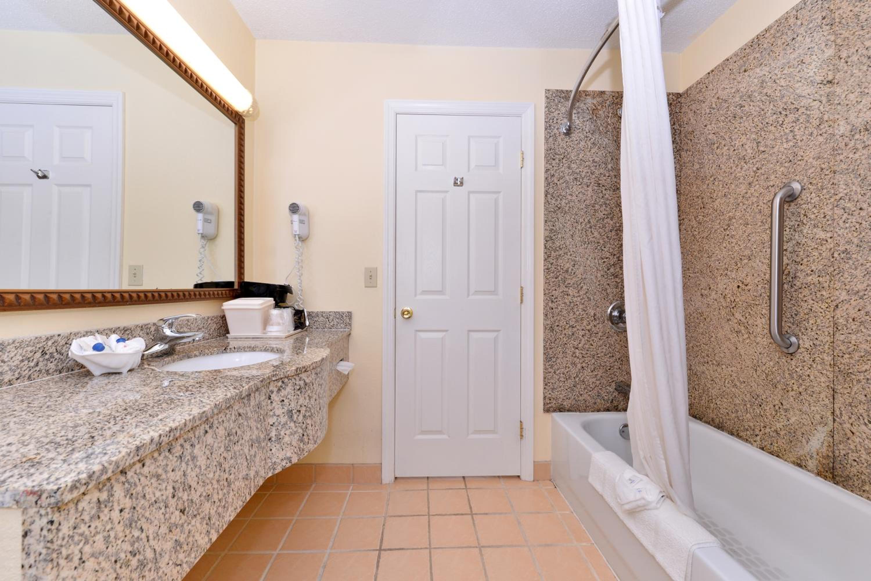 Tower Inn and Suites of Guilford / Madison - Property Image 11