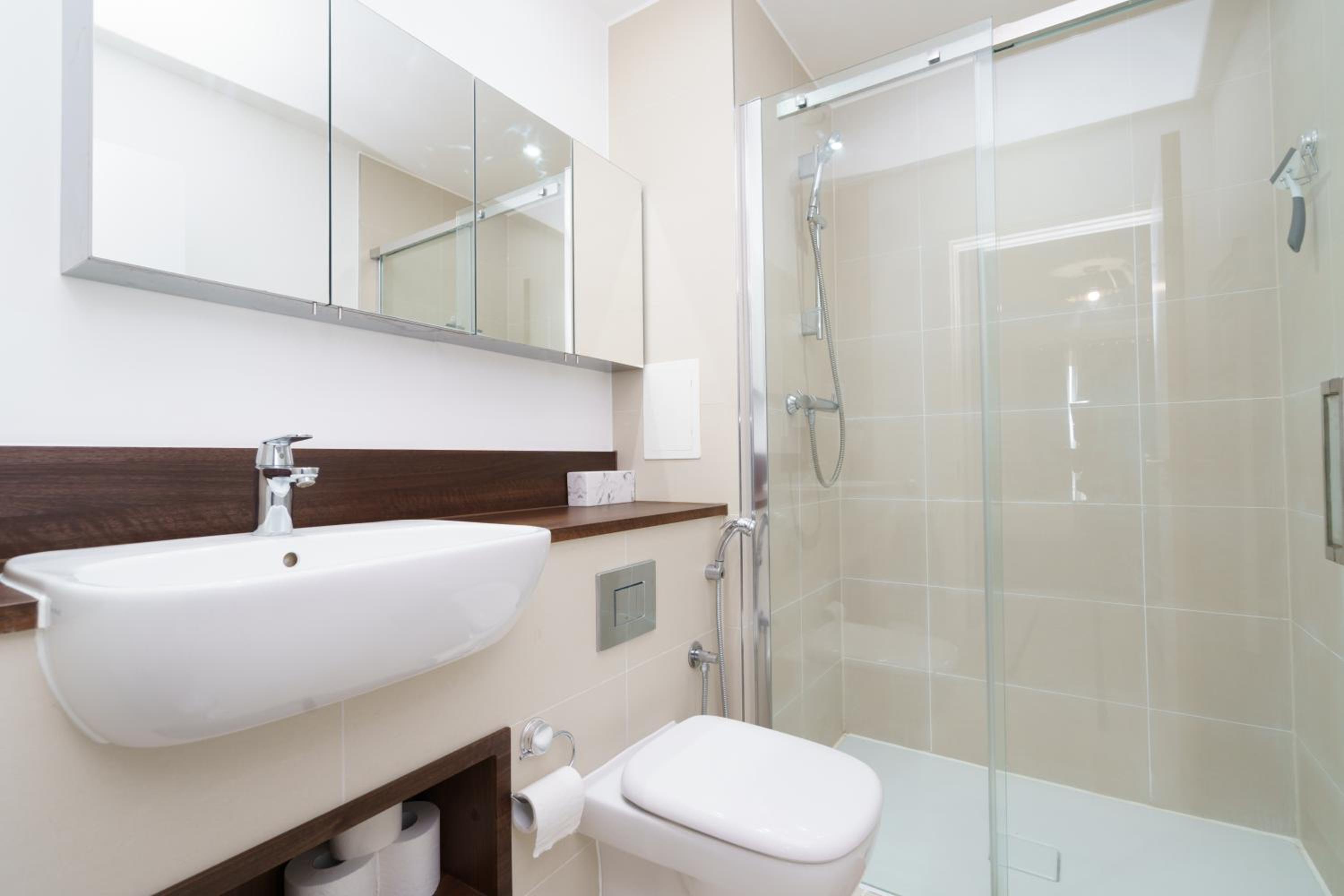 Stylish Surrey Quays Apartment - 10 mins from station