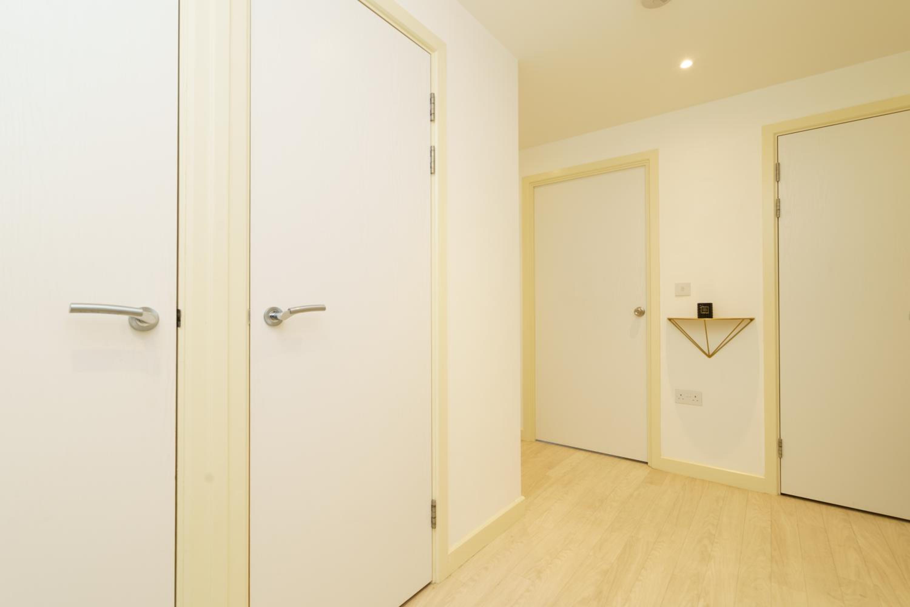 Stylish Surrey Quays Apartment - 10 mins from station