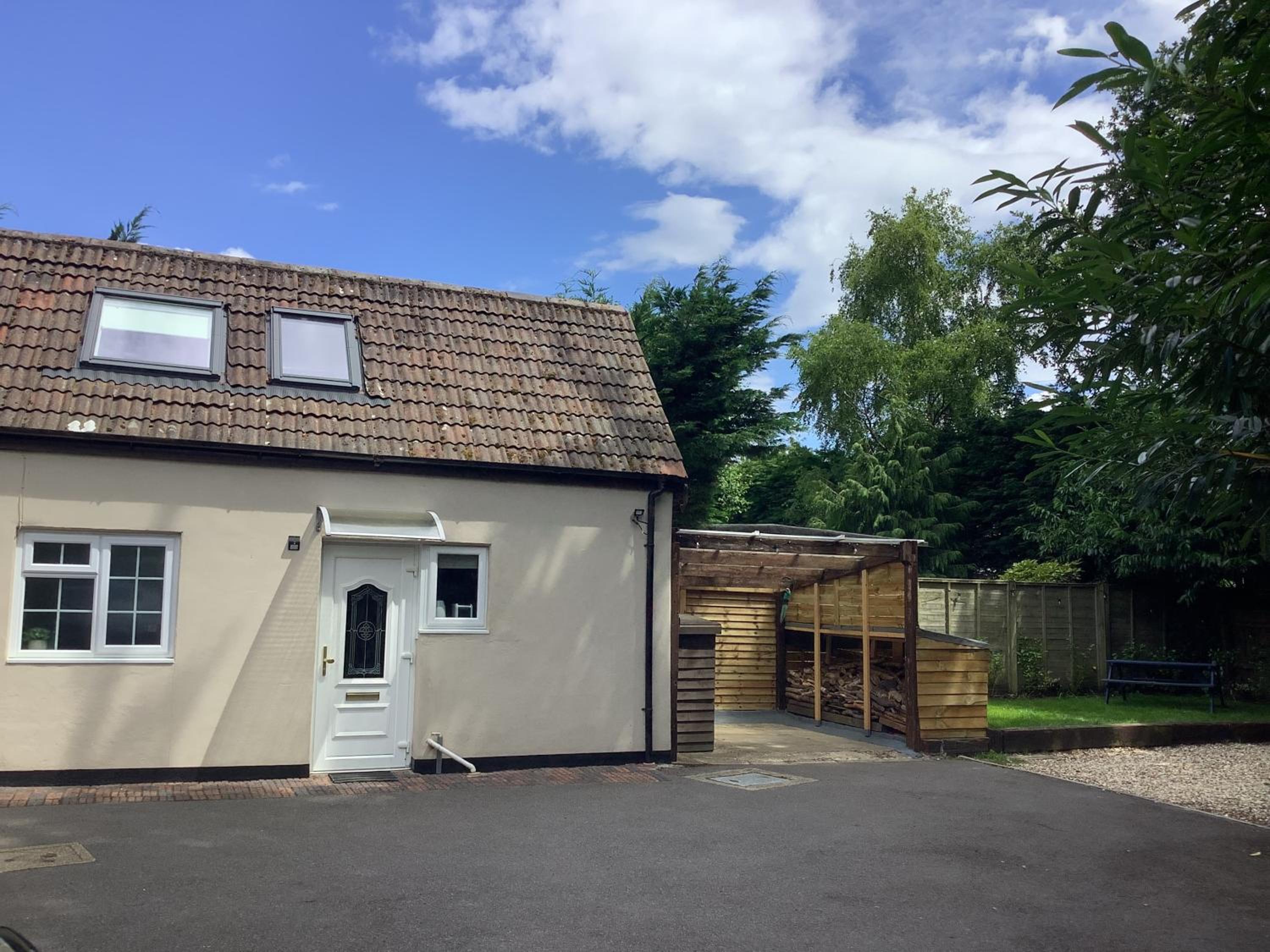 Selfcatering Coach House New Forest Dog Friendly view 4