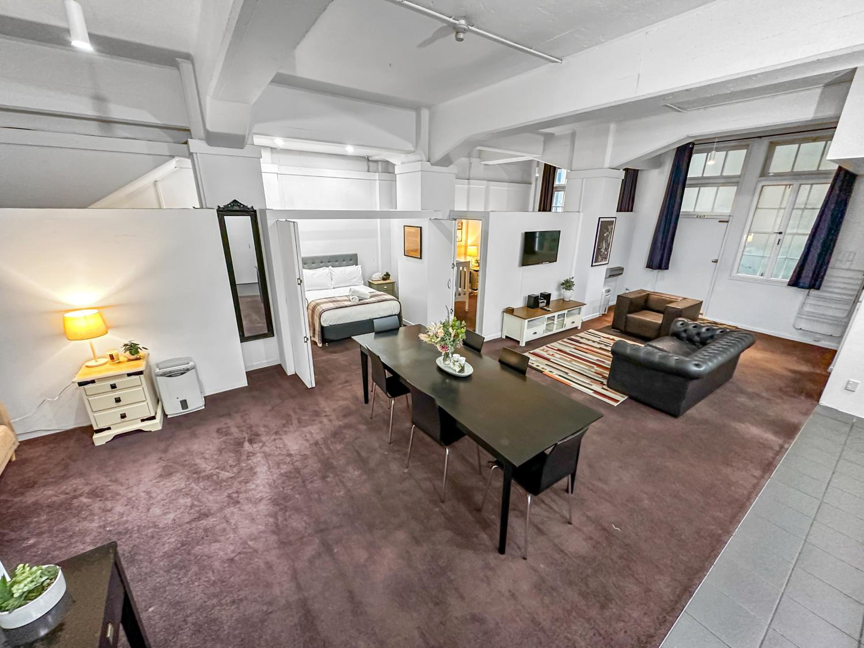 Maison Marvel l Enormous Loft Apt l Heart of City view 2