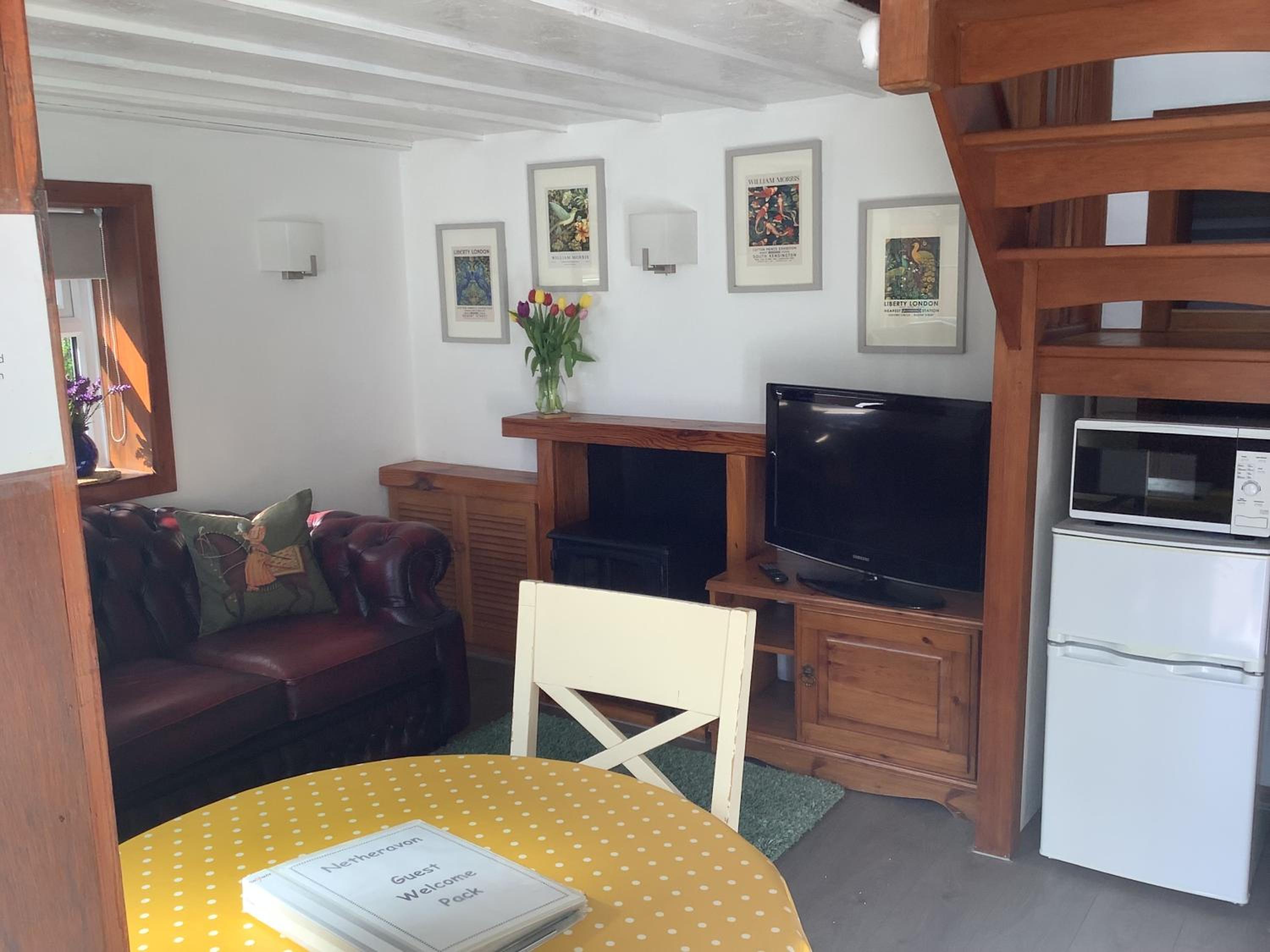 Selfcatering Coach House New Forest Dog Friendly view 5