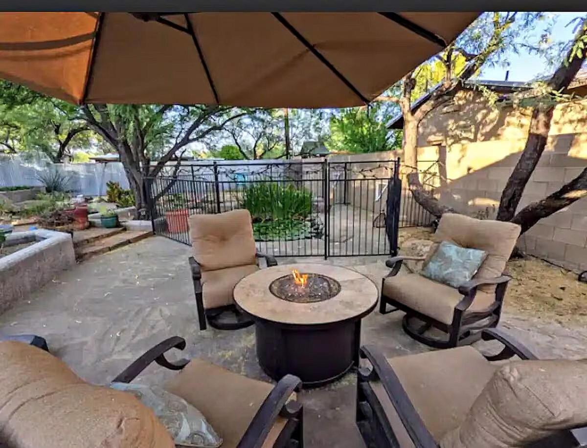 Relaxing 3BD-2BA Near UofA w BBQ, Koi Pond, Zen Garden - Low Summer Rates! view 4