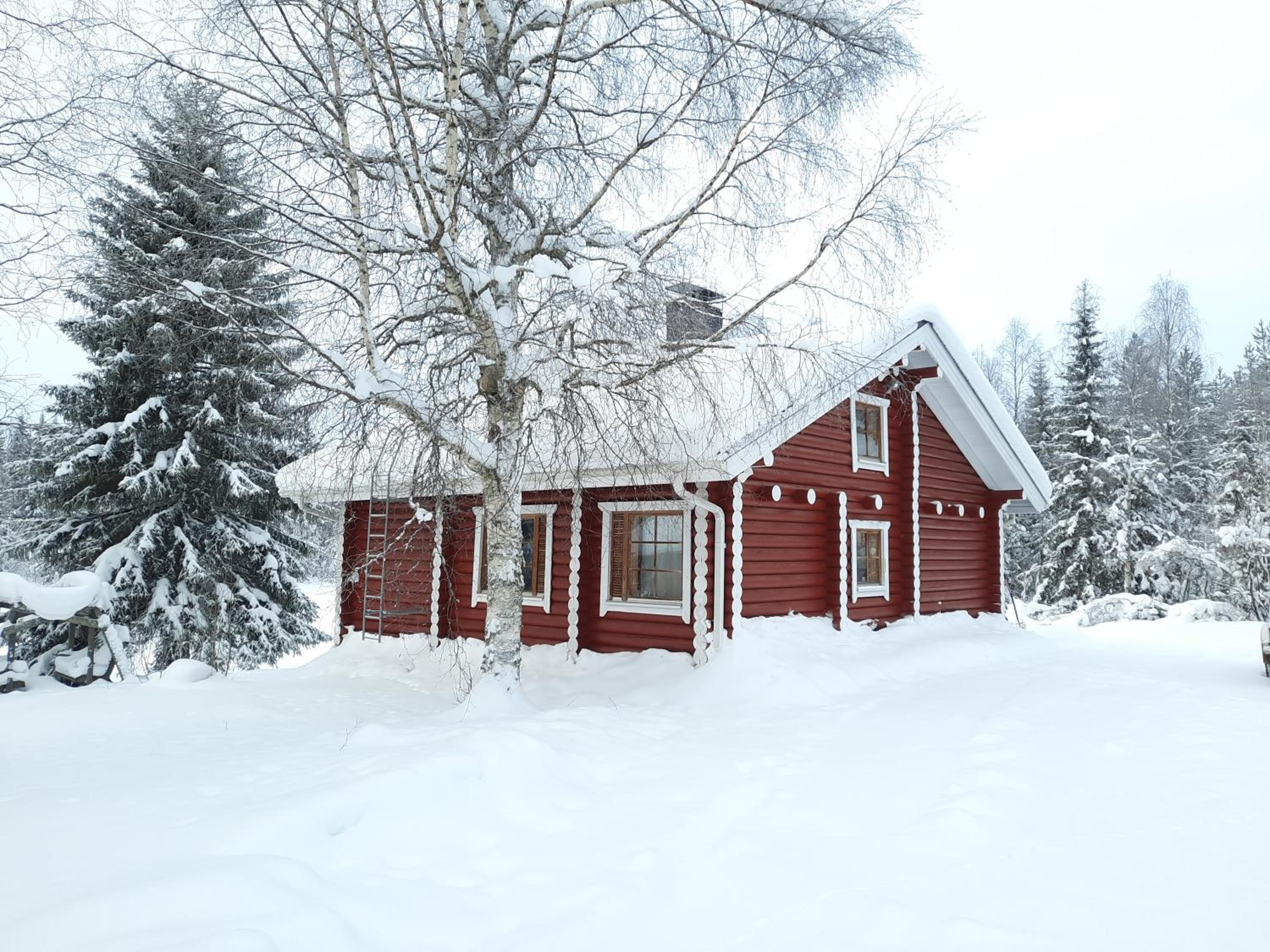 Lapin Villa Hiisi joen rannalla