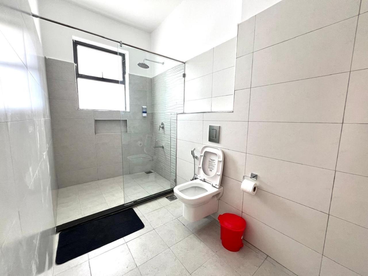 Luxe beachfront apt in nyali view 3