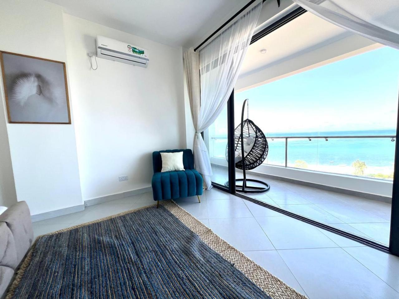 Luxe beachfront apt in nyali view 5