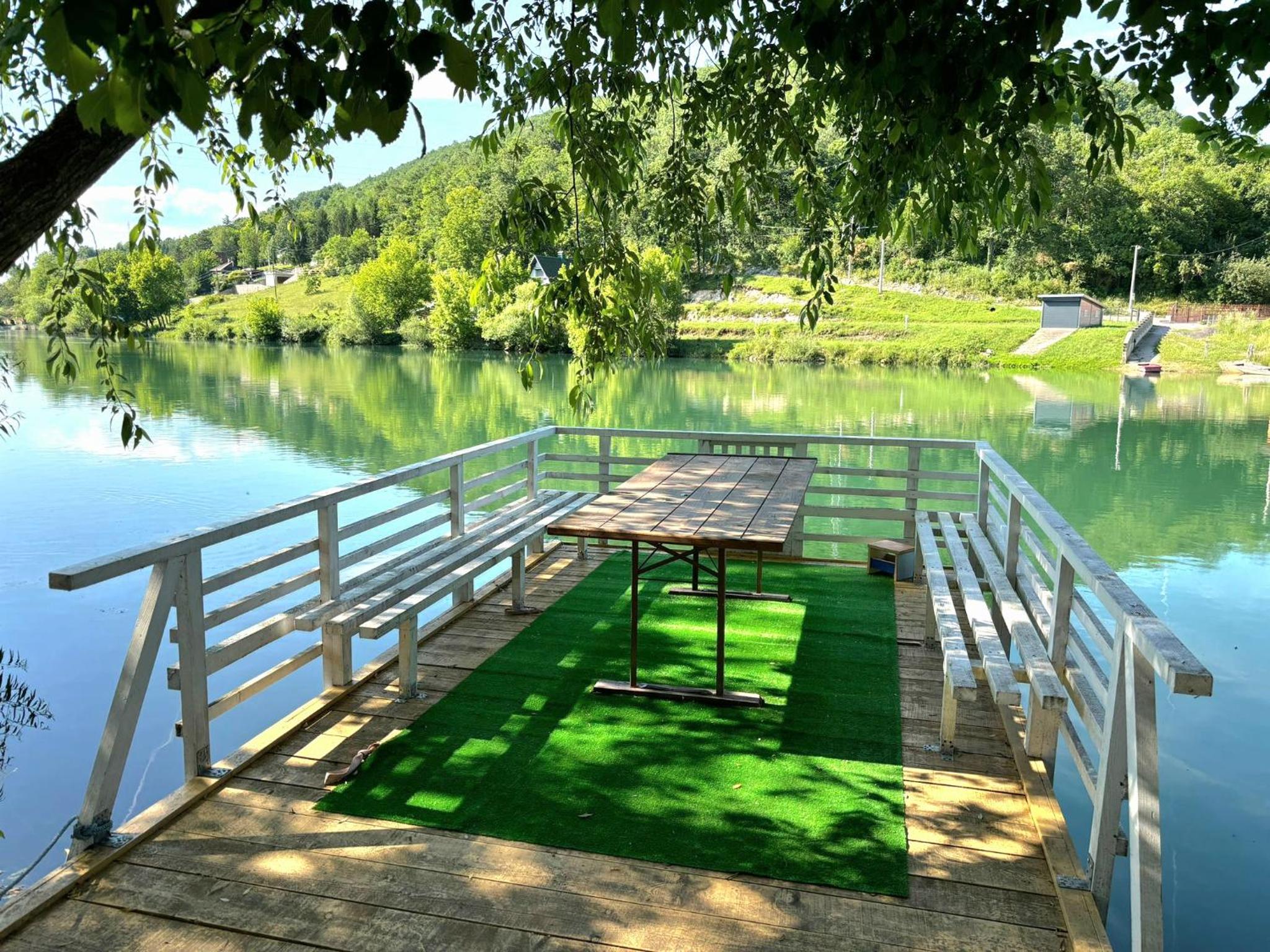 Riverside Resort Una