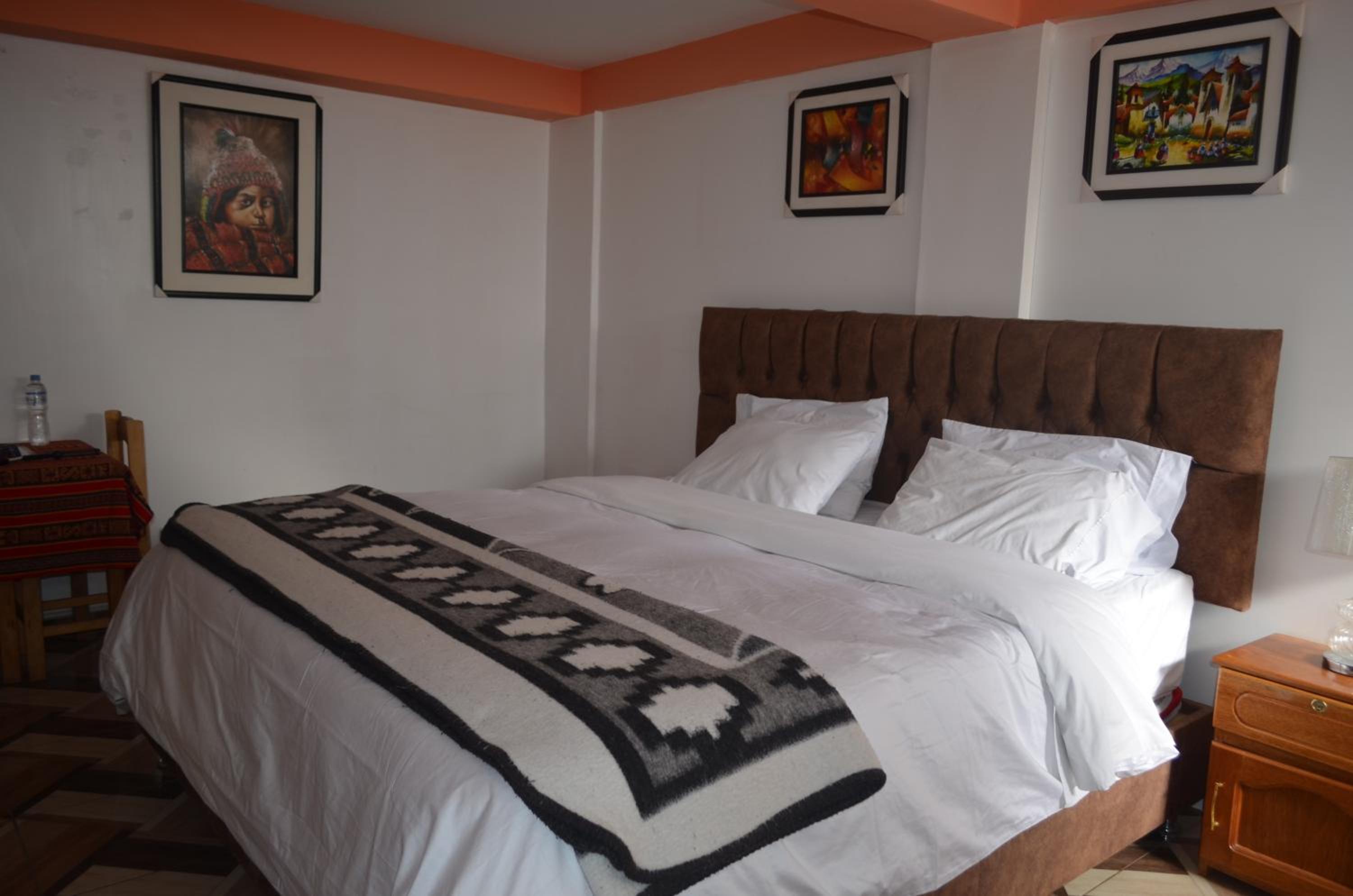Hostal Apu Qhawarina