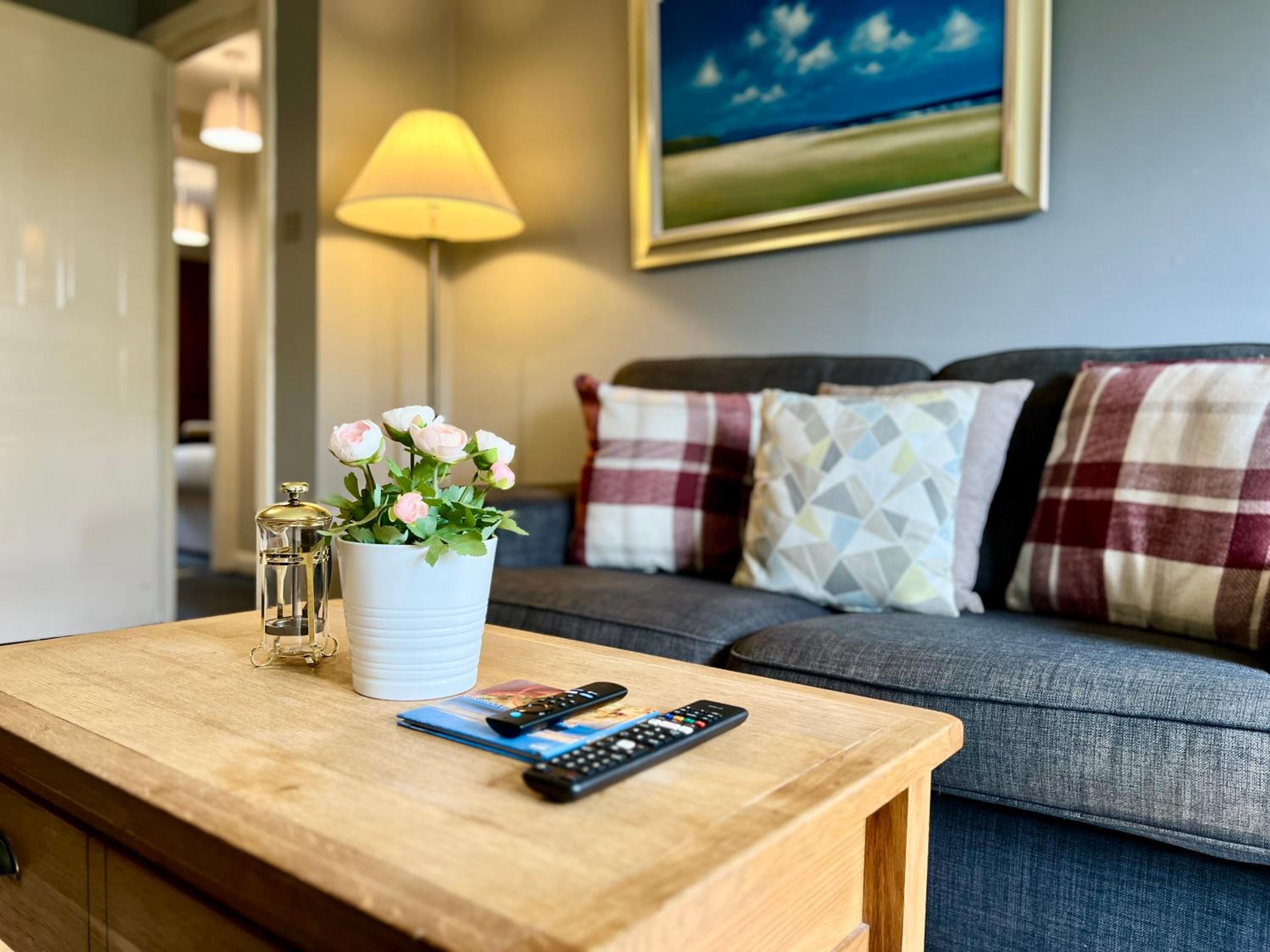 Spacious 2 Bed-Flat in Glasgow City - Free Parking view 2