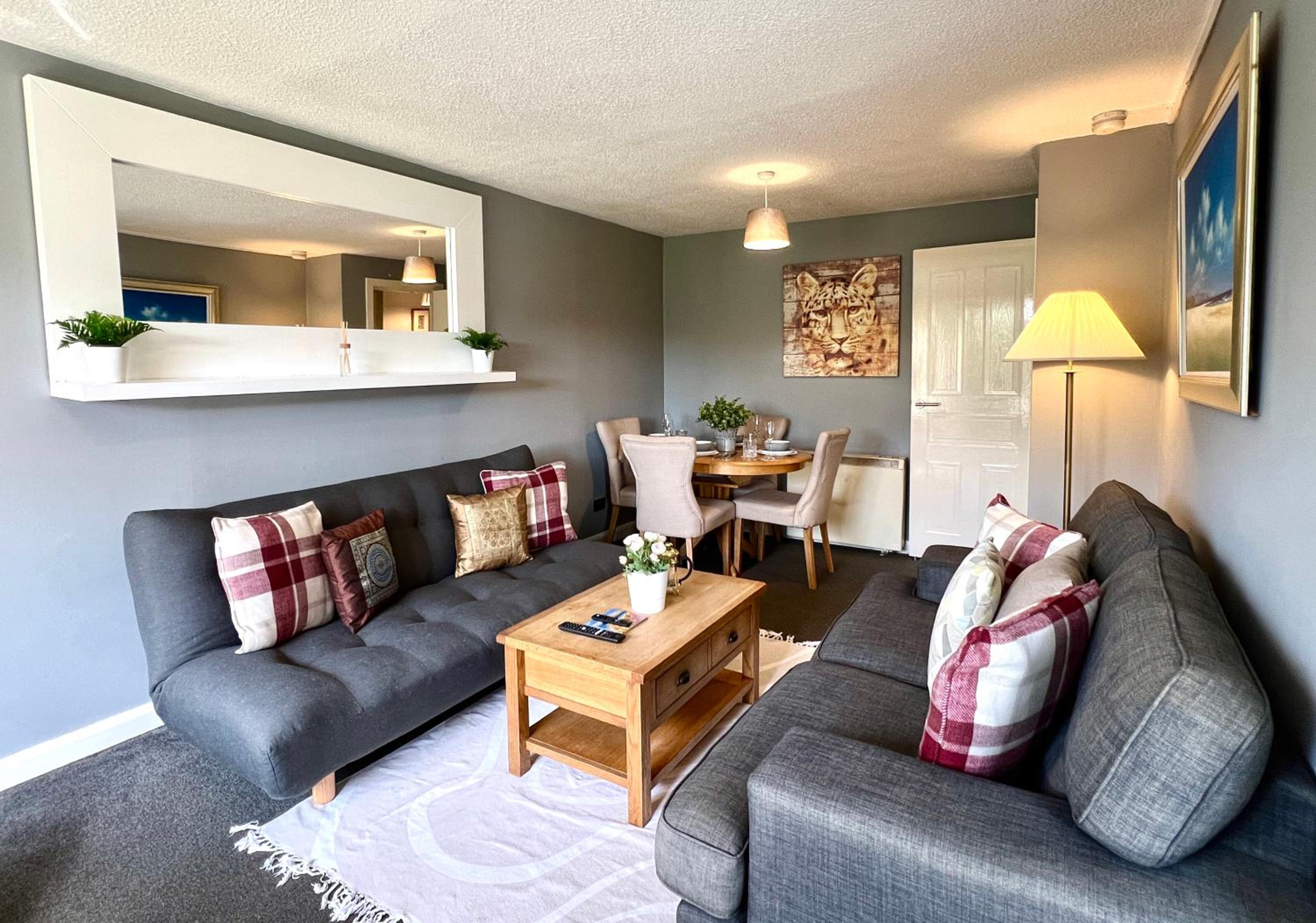 Spacious 2 Bed-Flat in Glasgow City - Free Parking view 3