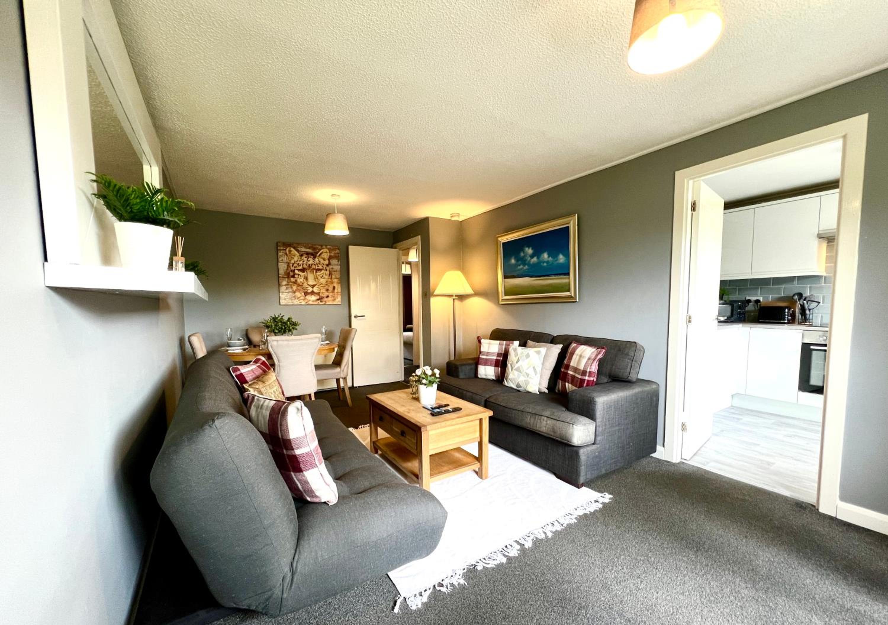 Spacious 2 Bed-Flat in Glasgow City - Free Parking view 4