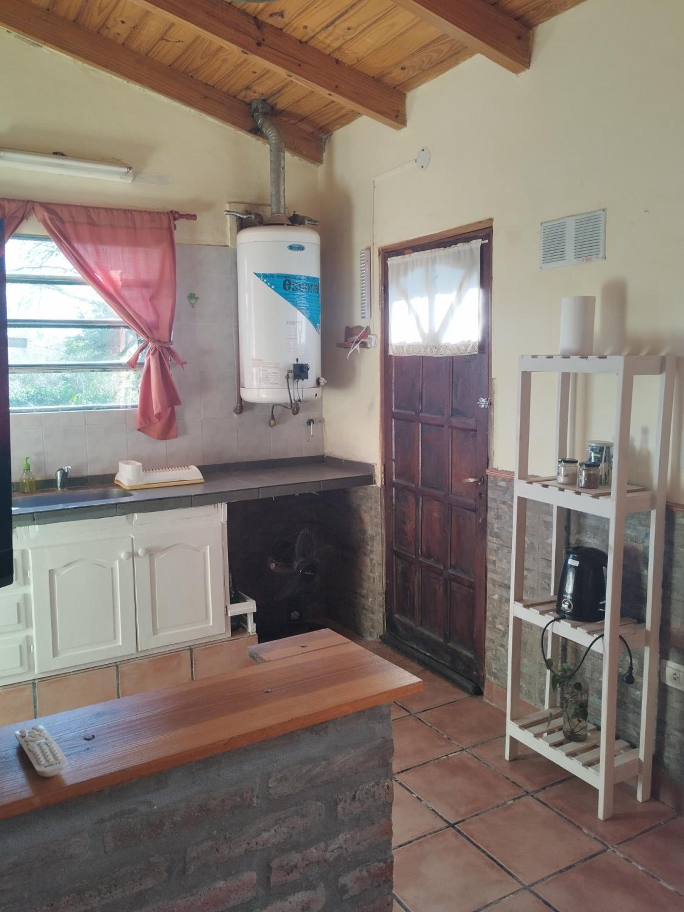 Casas HG-Desayuno sencillo entregado al check in-Pileta normal y climatizada en predio a 5 minutos en auto-Acepta mascotas bajo petición-Cochera para 1 aut