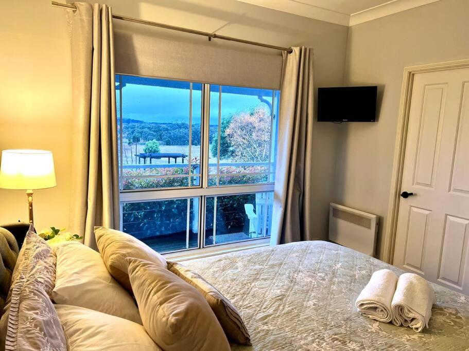Luxury Accomodation, Farm Stay, Stunning views near Daylesford
