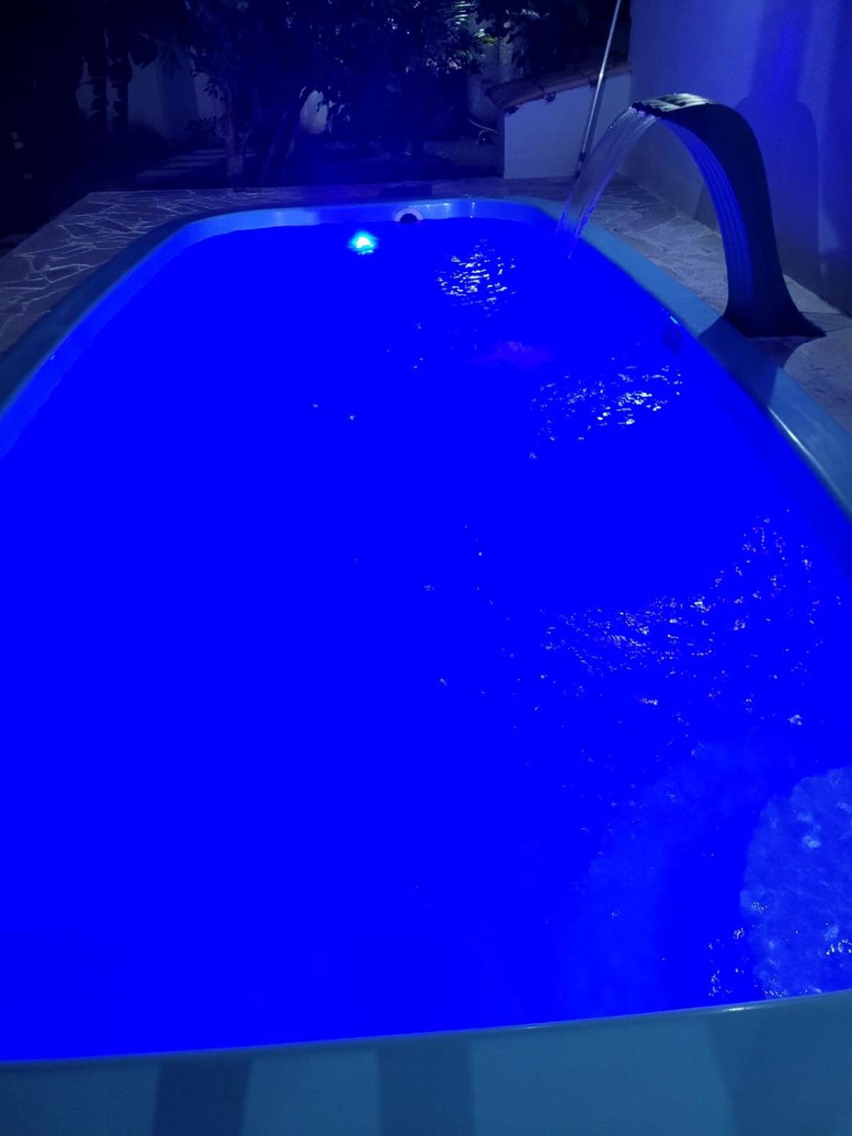 Casa com piscina e churrasqueira!