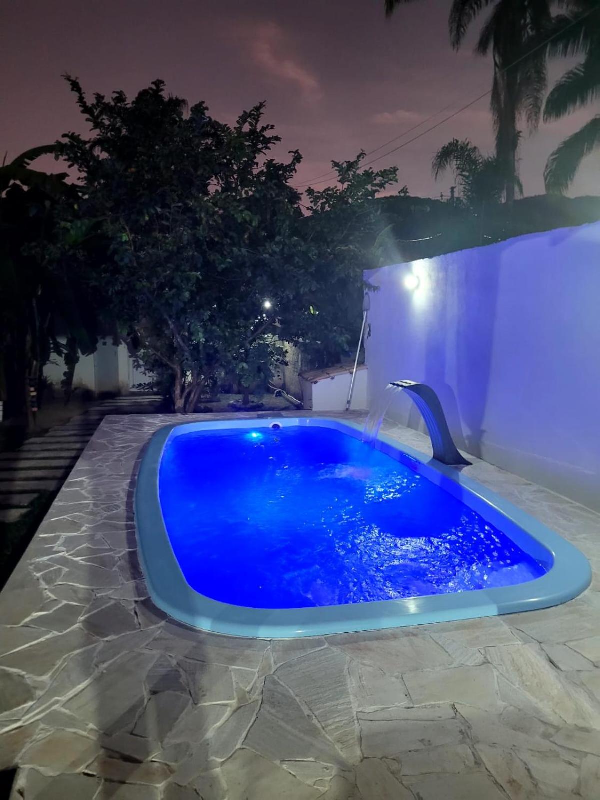 Casa com piscina e churrasqueira!