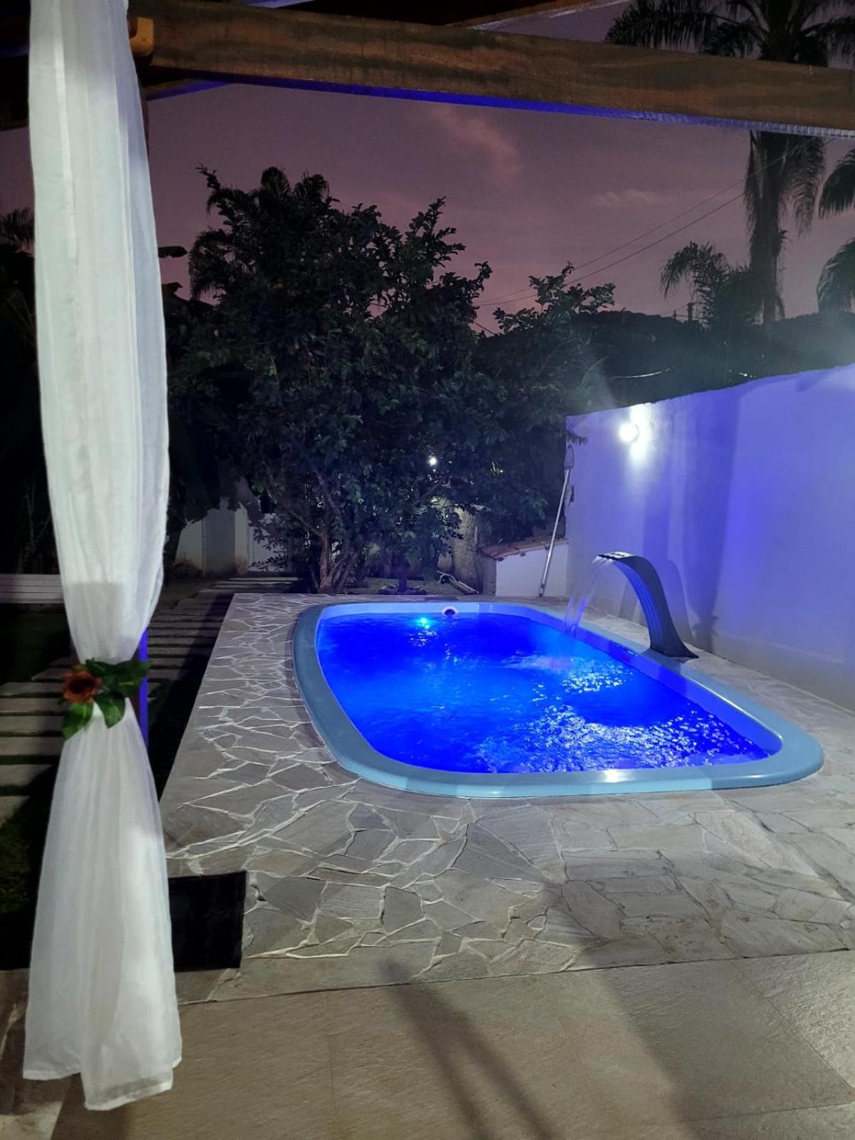 Casa com piscina e churrasqueira!
