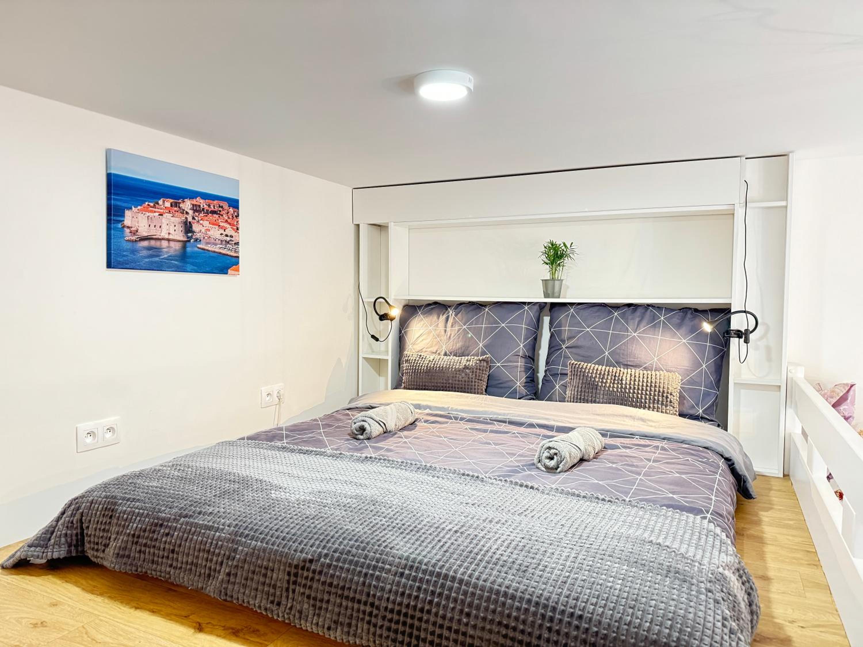 Free Parking - Cozy apartment near Vyšehrad Railway Bridge