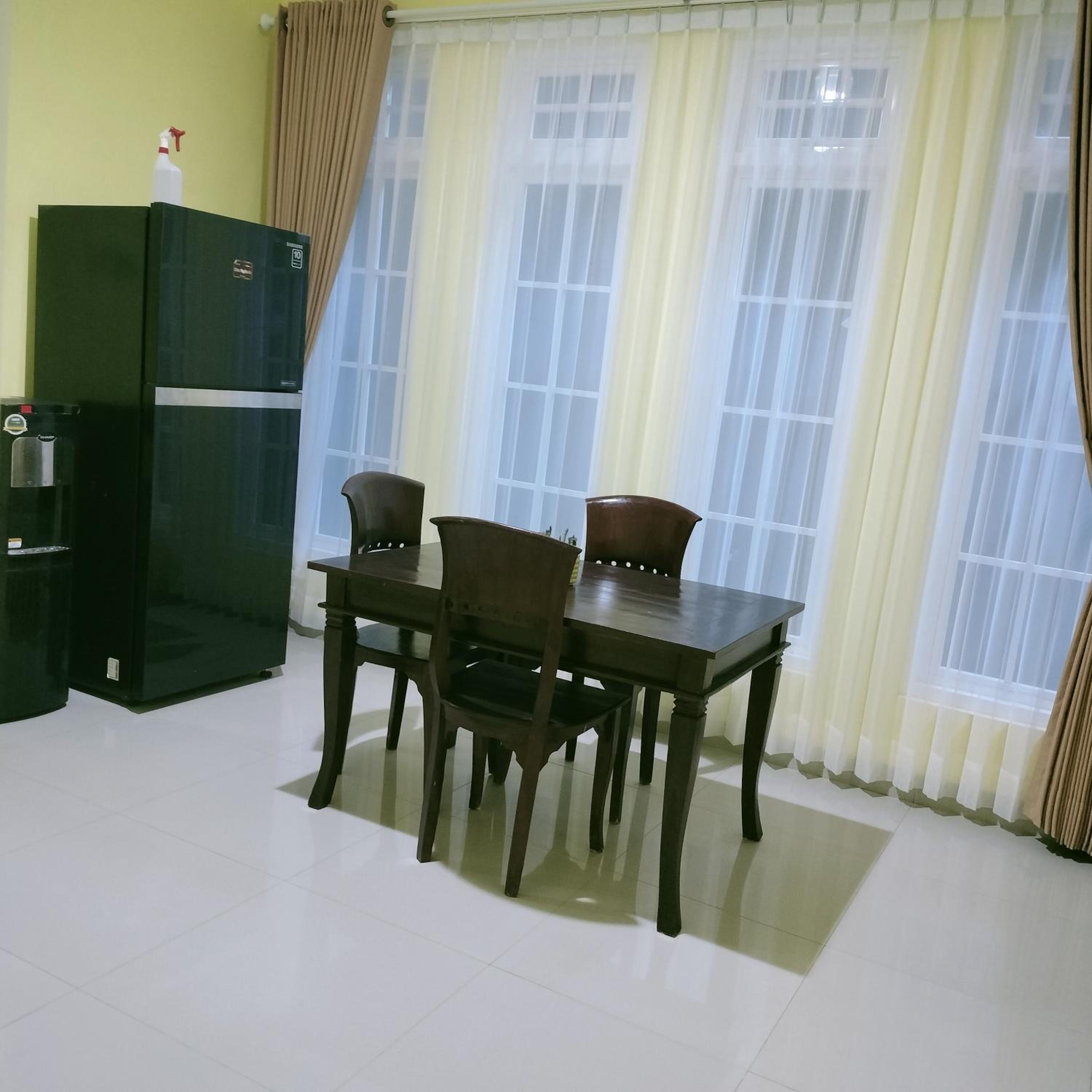 villa 6 kamar tidur view 4