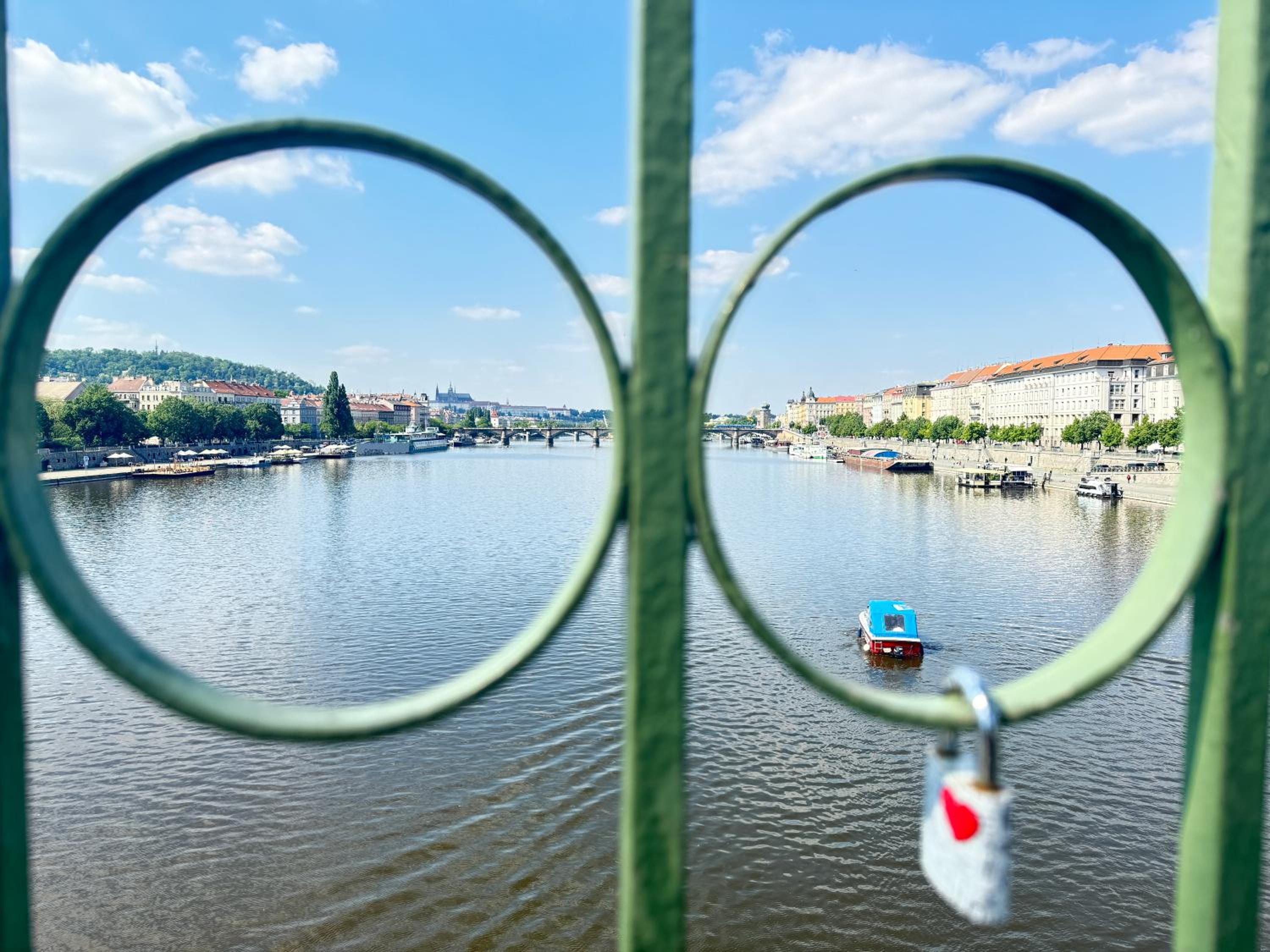 Free Parking - Cozy apartment near Vyšehrad Railway Bridge