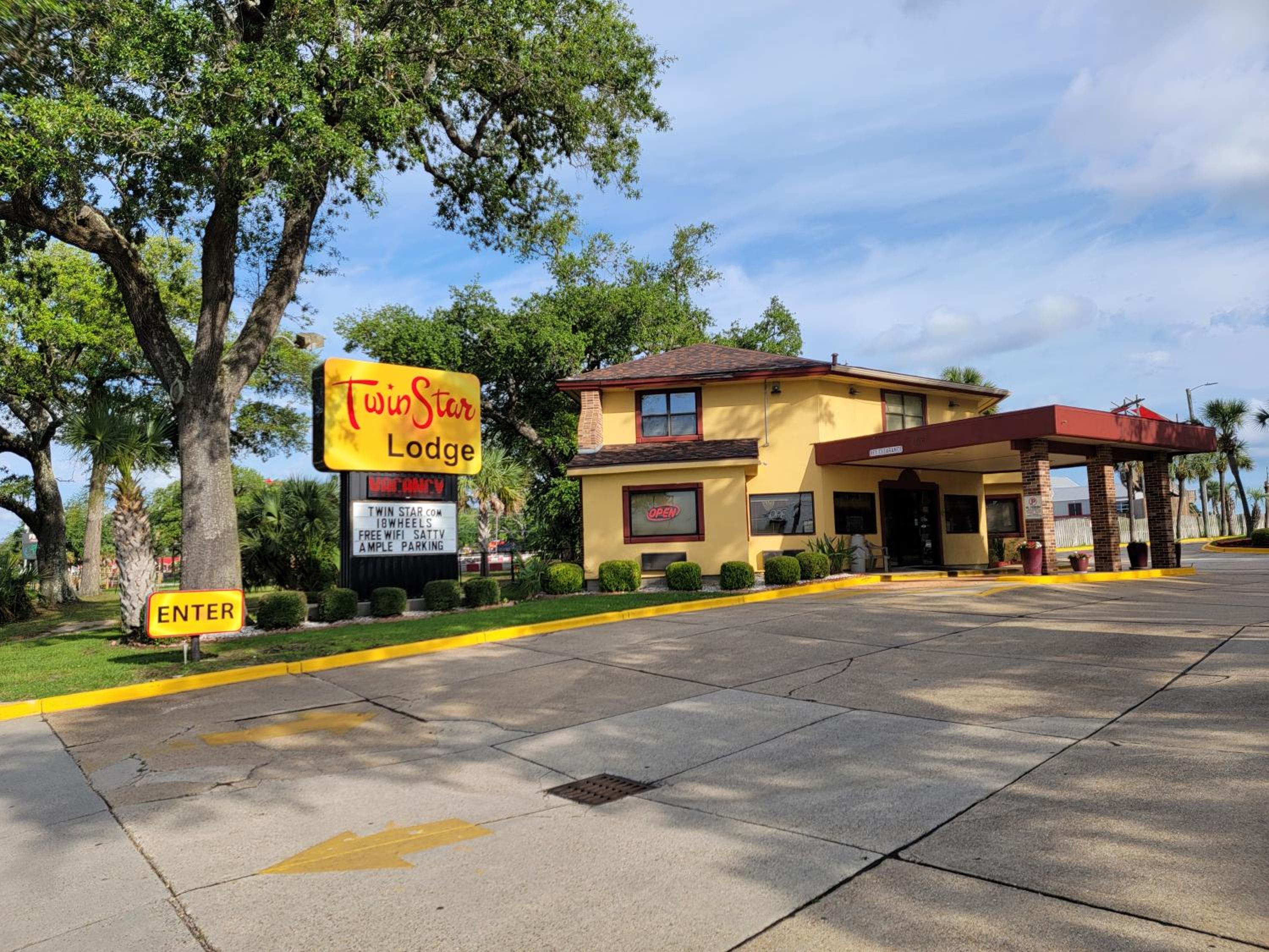 Hotel Twin Star Lodge - Image 1