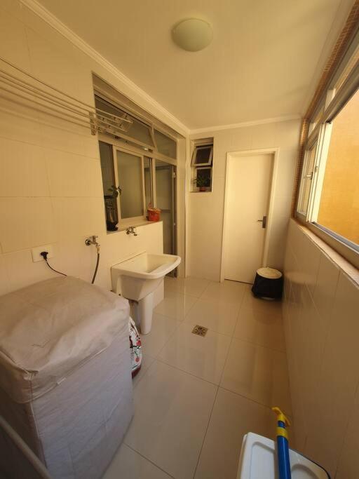Apartamento na Enseada - A 5 minutos a pé da praia com Wi-Fi e TV a Cabo