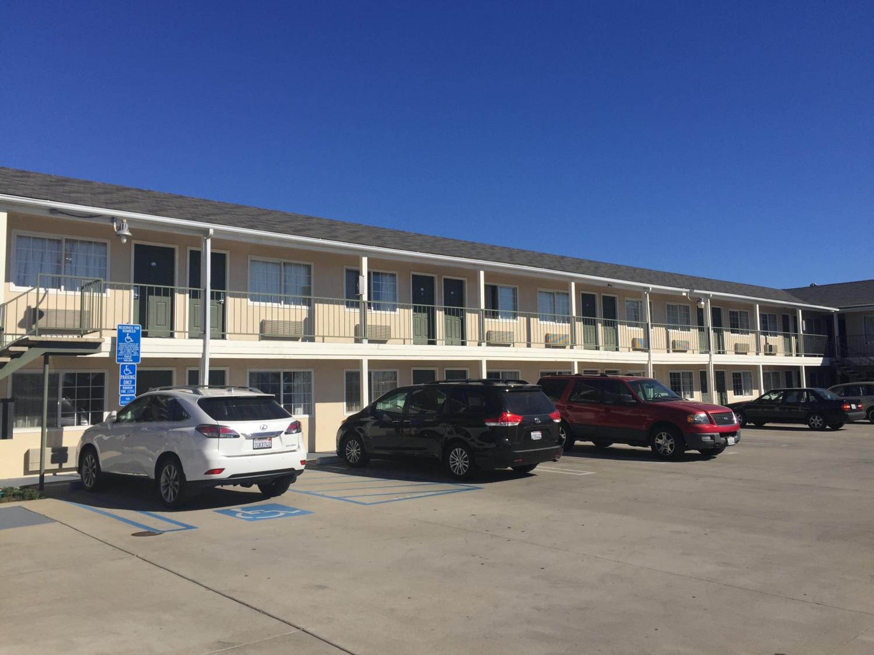 Colonial Motel