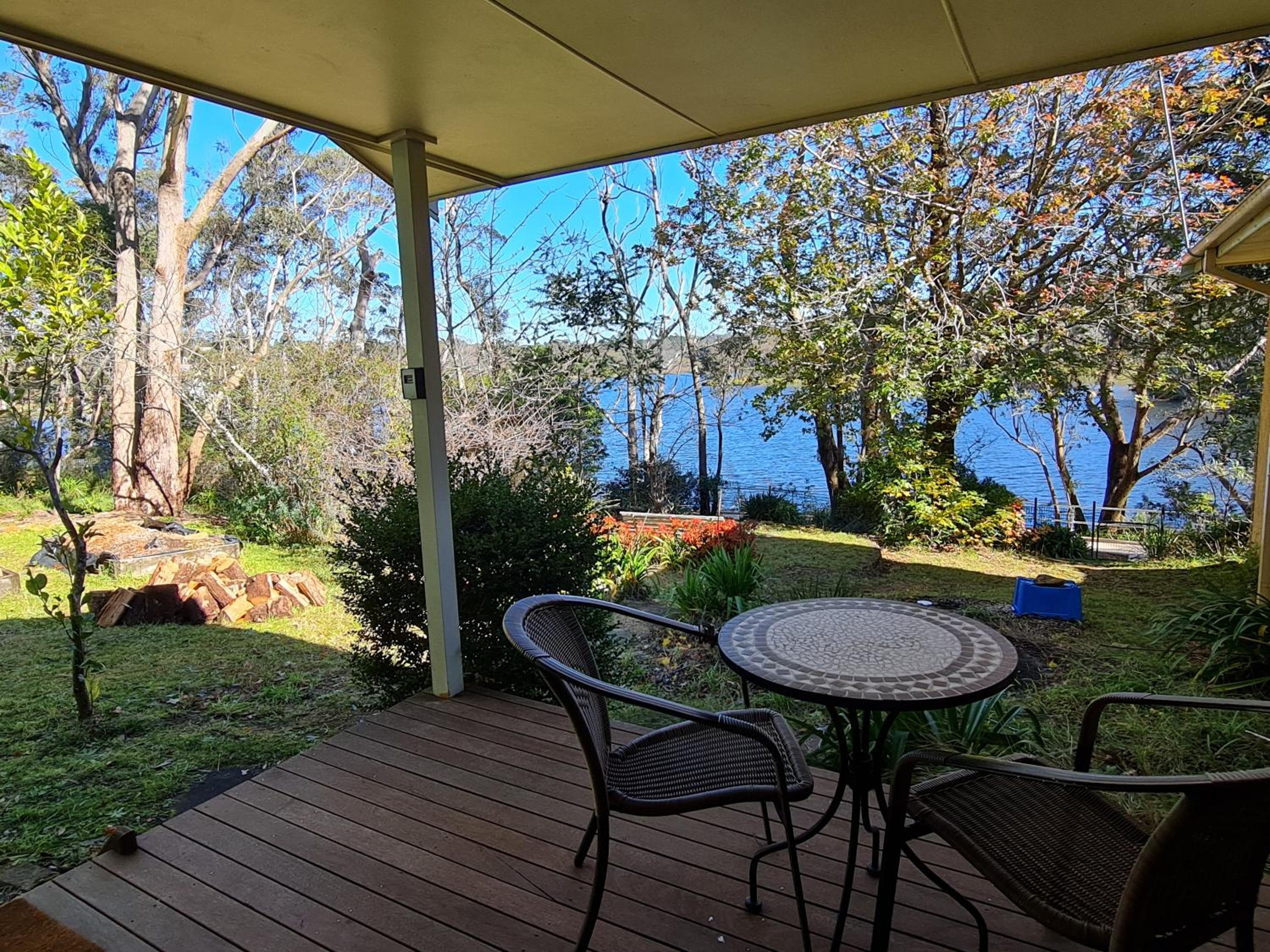 Hotel Waterfront in the Mountains - Image 1