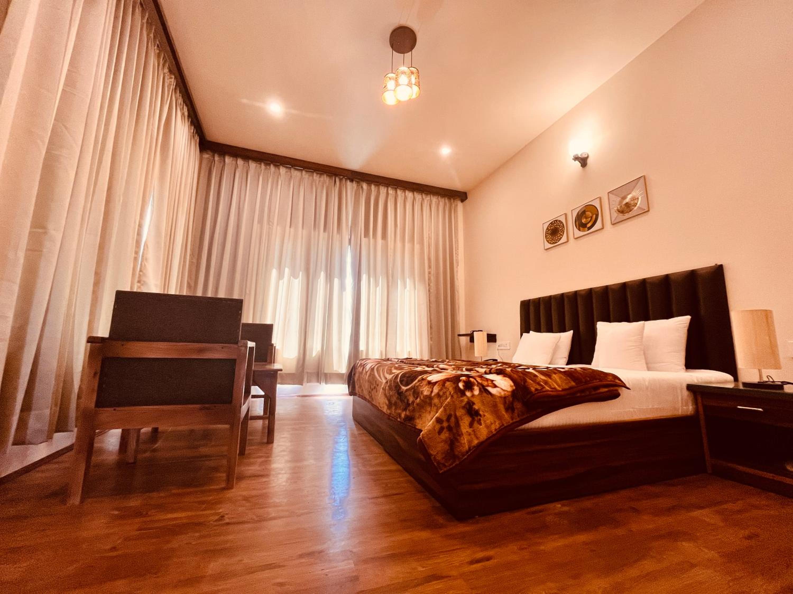 Hotel lungpa valley Skara view 2