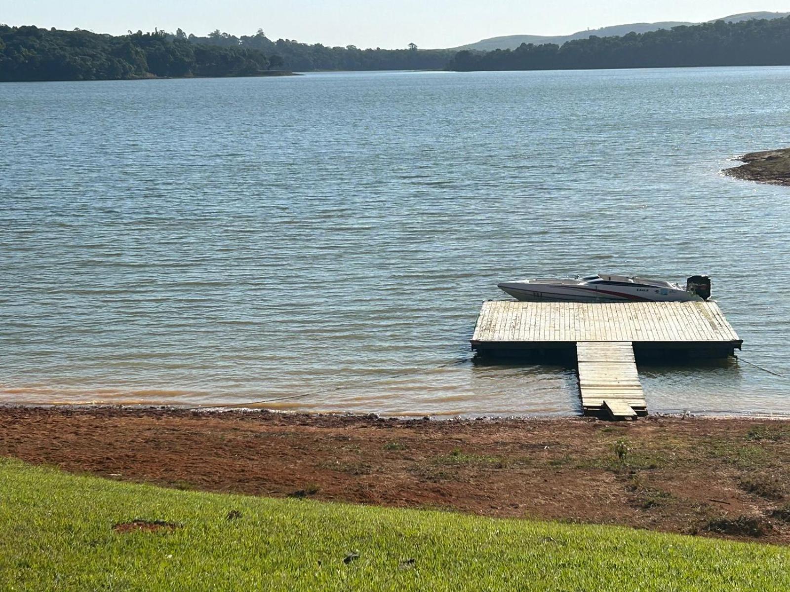 Casa de Campo em Ibiúna de frente para represa