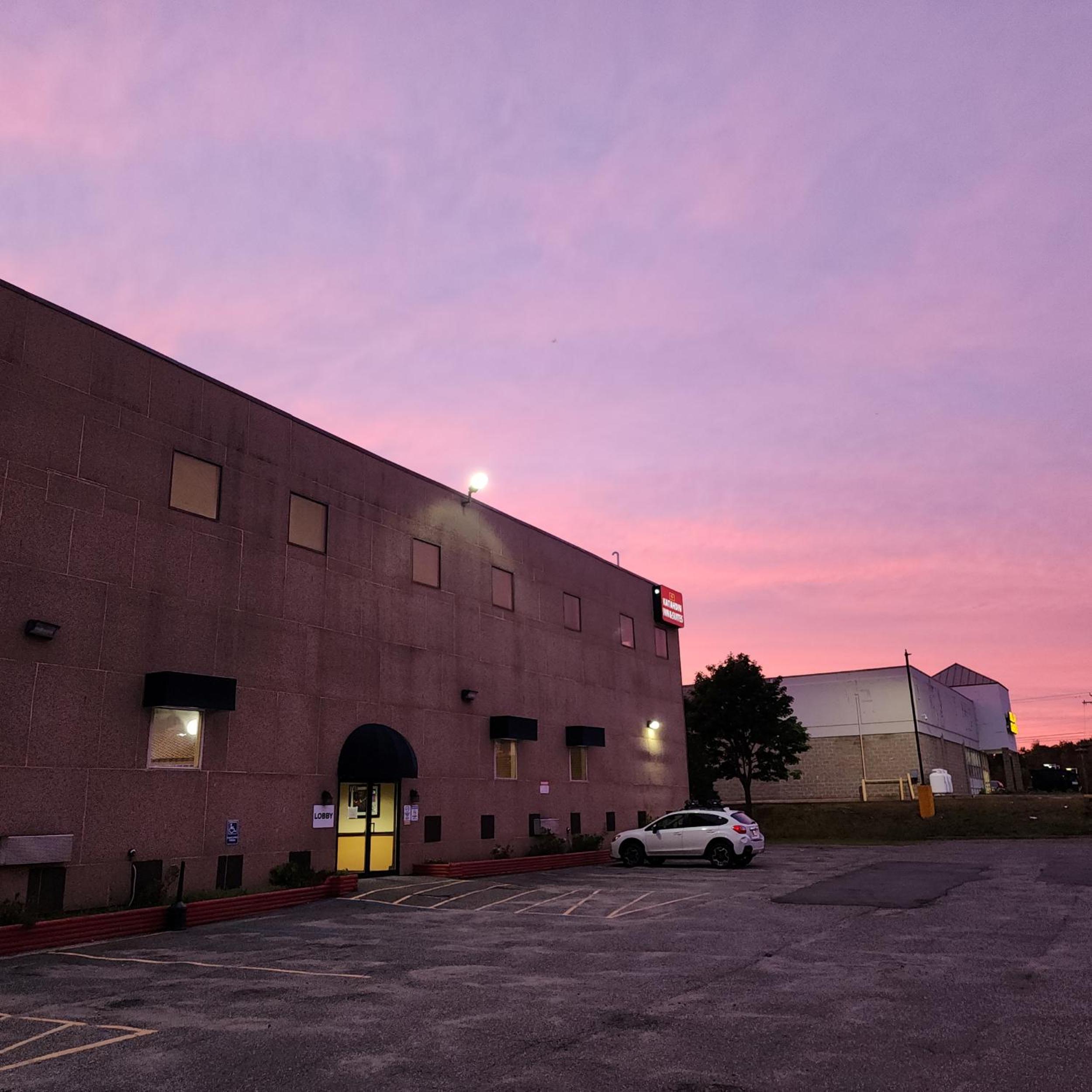 Hotel Katahdin Inn & Suites