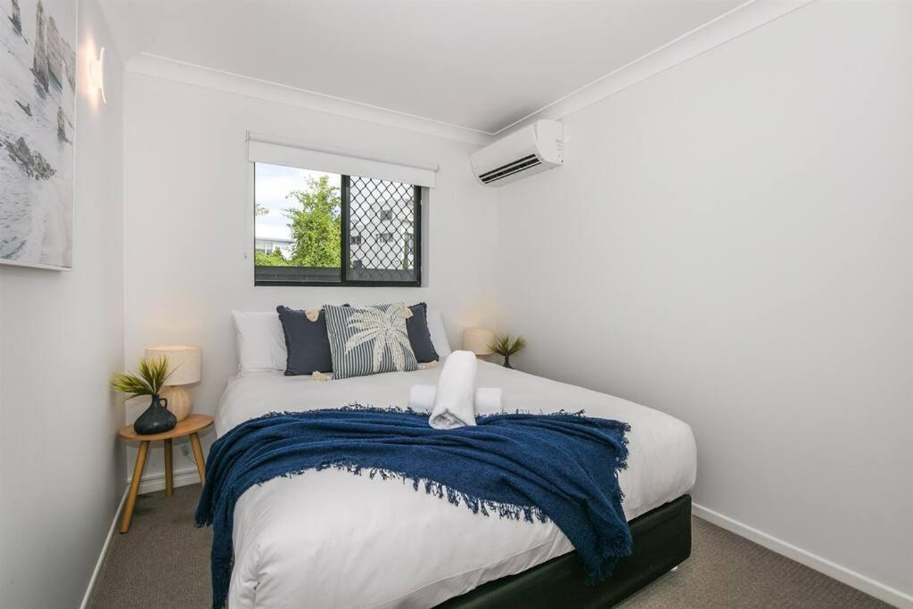 Bliss At Broadbeach - Large canal facing property