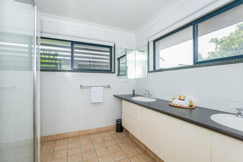 Bliss At Broadbeach - Large canal facing property