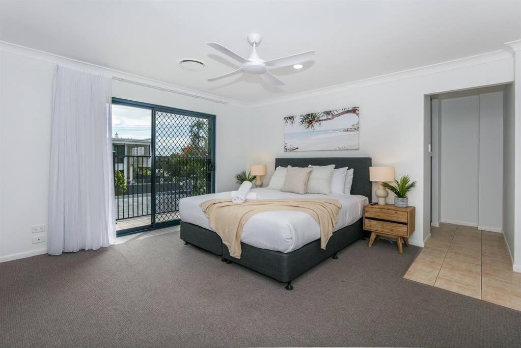 Bliss At Broadbeach - Large canal facing property