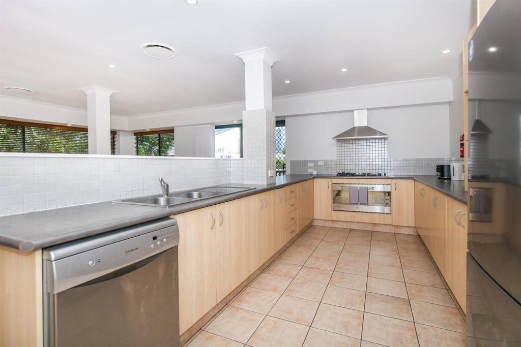 Bliss At Broadbeach - Large canal facing property