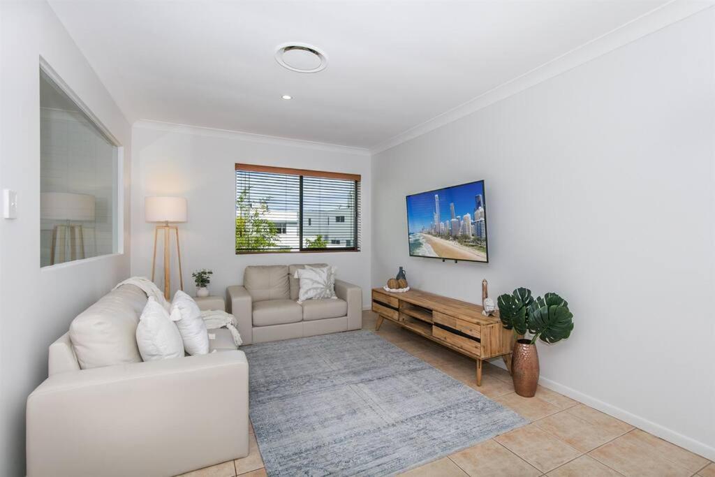 Bliss At Broadbeach - Large canal facing property