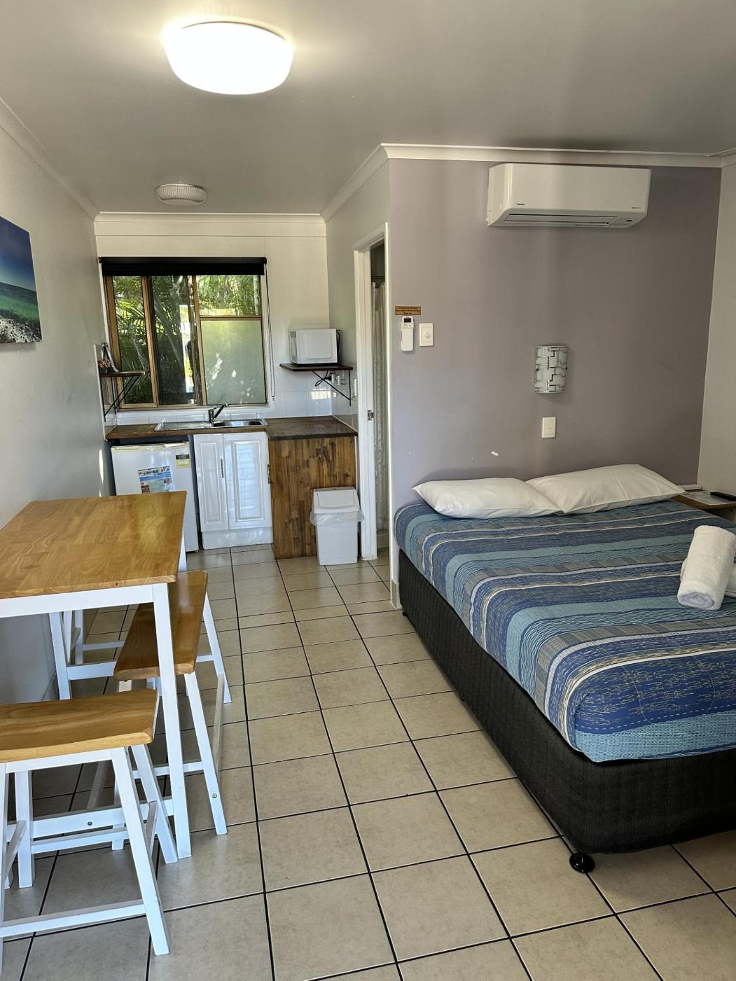 Cool Palms Motel