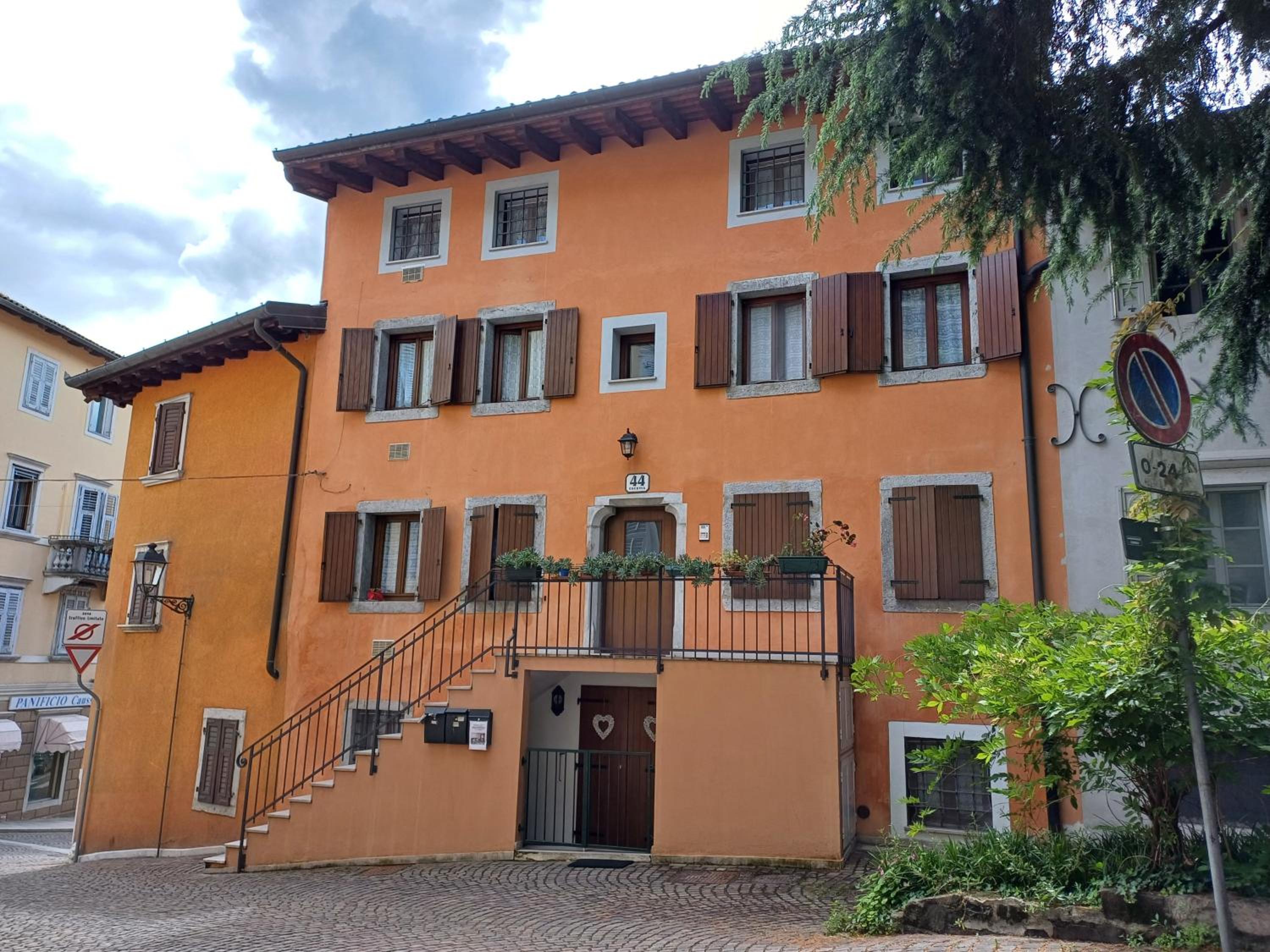 Splendida Mansarda in Centro Storico "ALLE MURA DEL CASTELLO 2 Stefano e Paola Marchesini" view 3