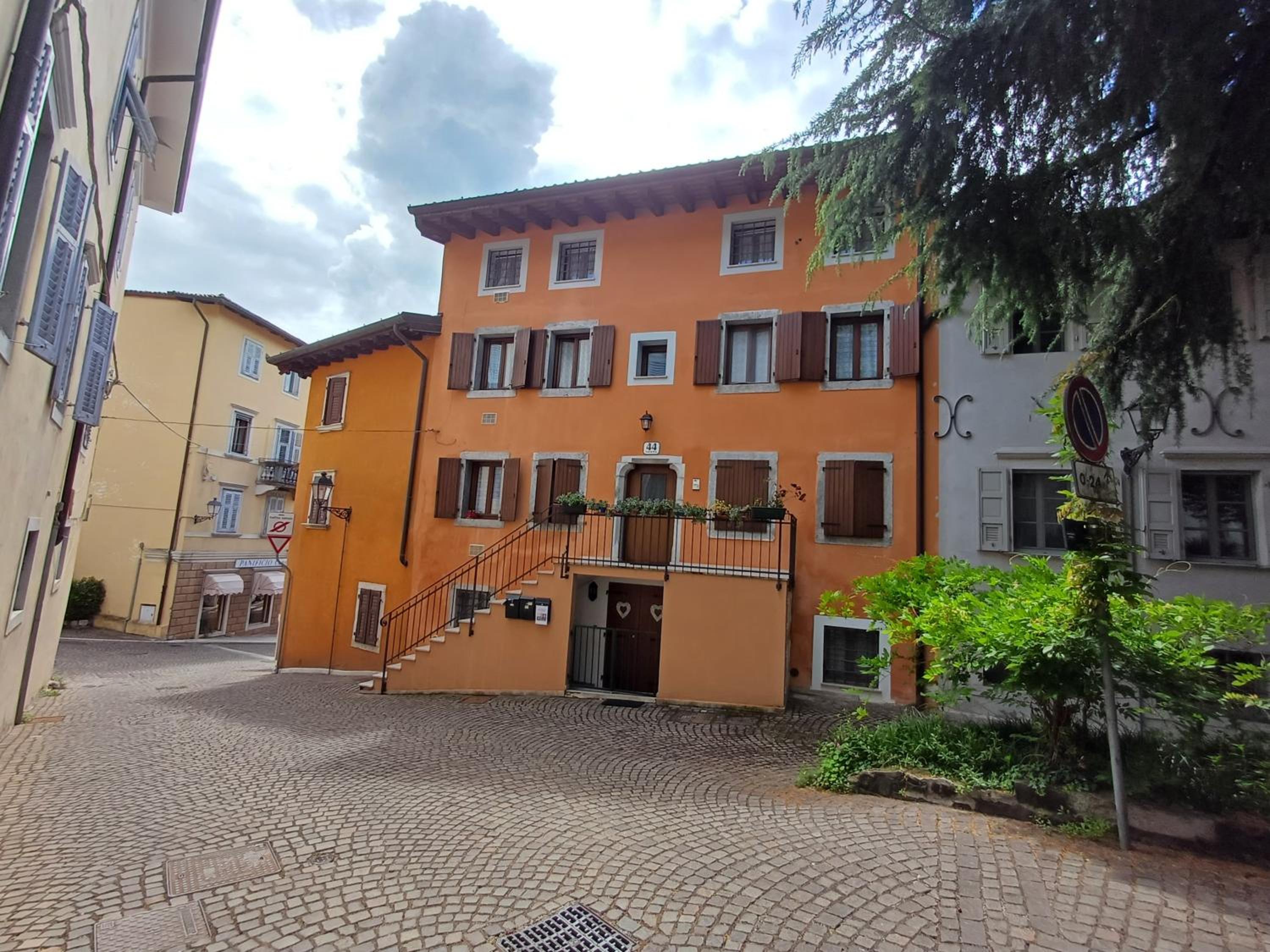 Splendida Mansarda in Centro Storico "ALLE MURA DEL CASTELLO 2 Stefano e Paola Marchesini" view 4