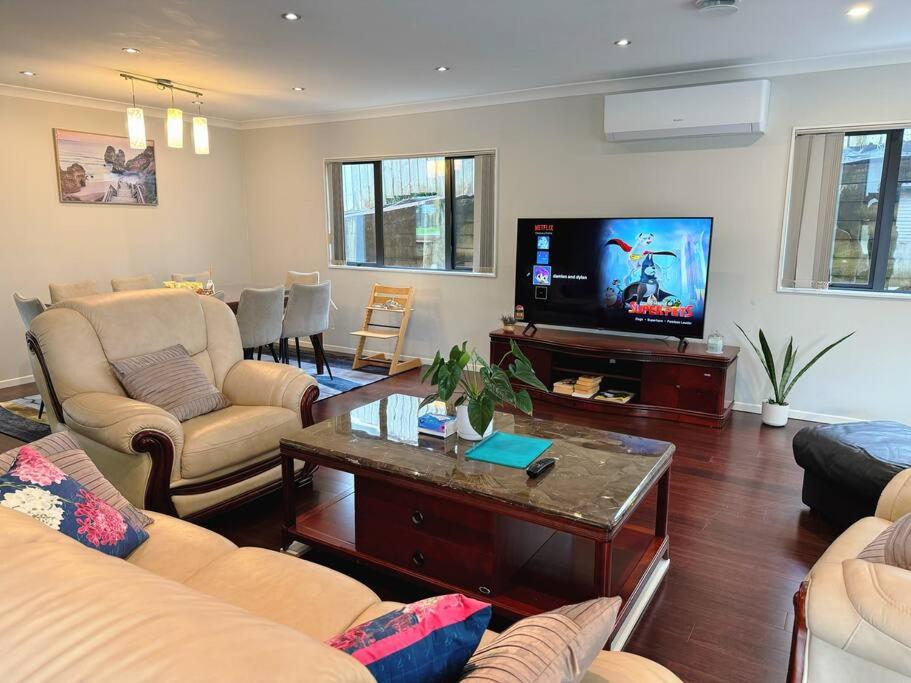 Hillsborough Spacious 3BR with Ensuite -12mins frm Airport view 4