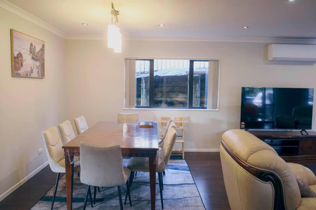 Hillsborough Spacious 3BR with Ensuite -12mins frm Airport view 5