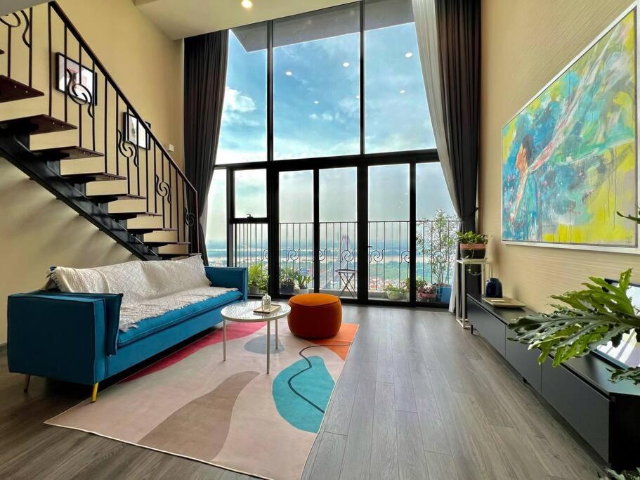 Janet PentHouse - WestLake - by LioHousing