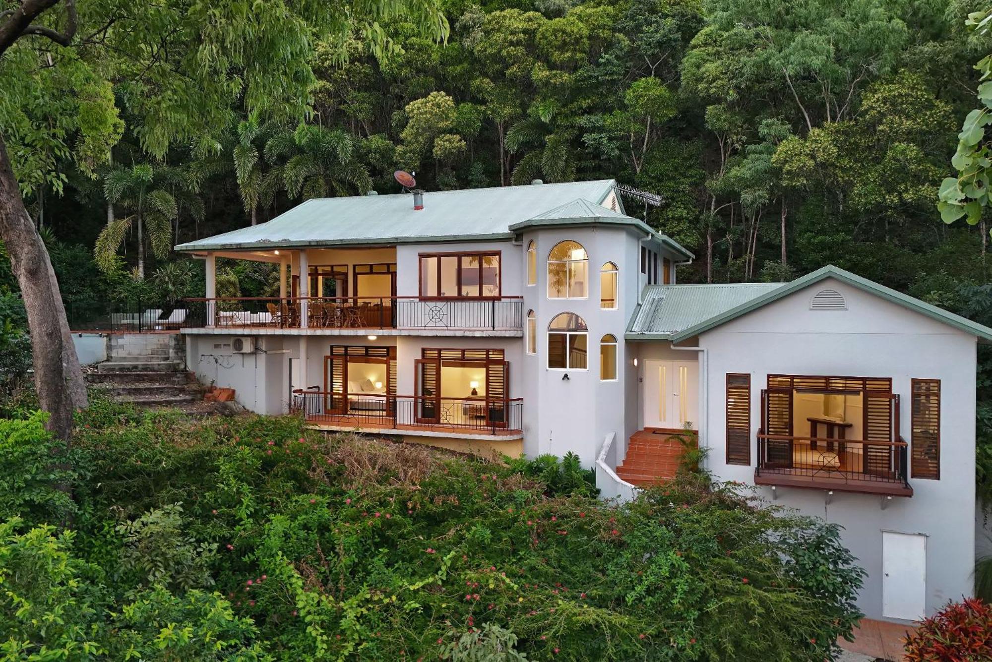 The Ferns Villa Serene Rainforest Retreat with Ocean Breezes